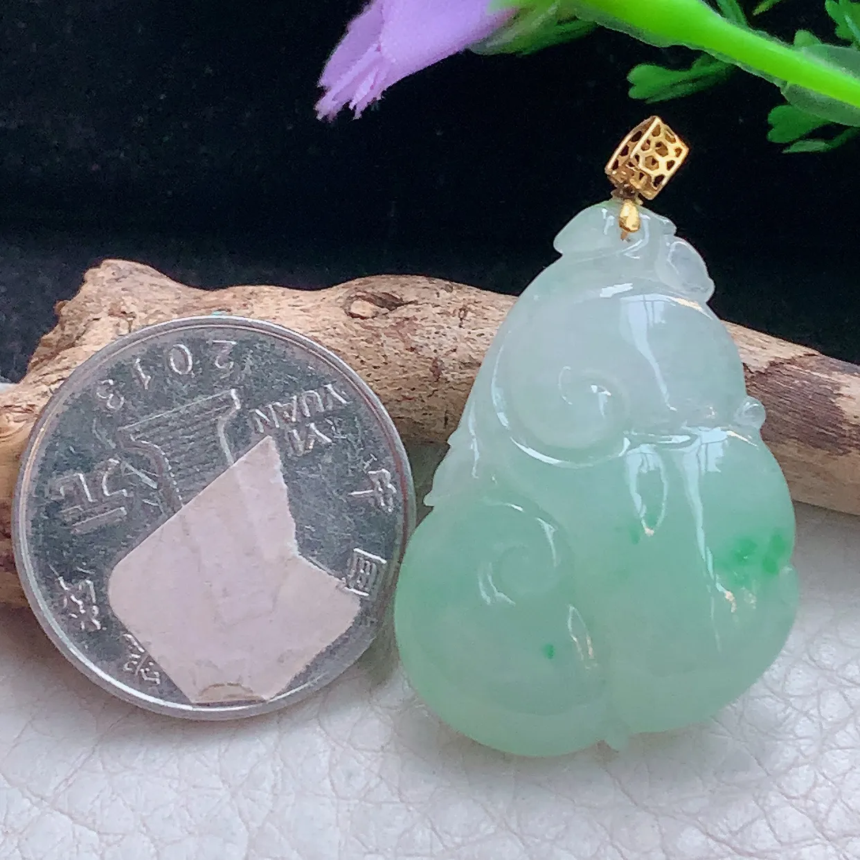 x54自然光34.2*23.8*7精美翡翠a货飘绿祥云如意玉吊坠 玉挂件