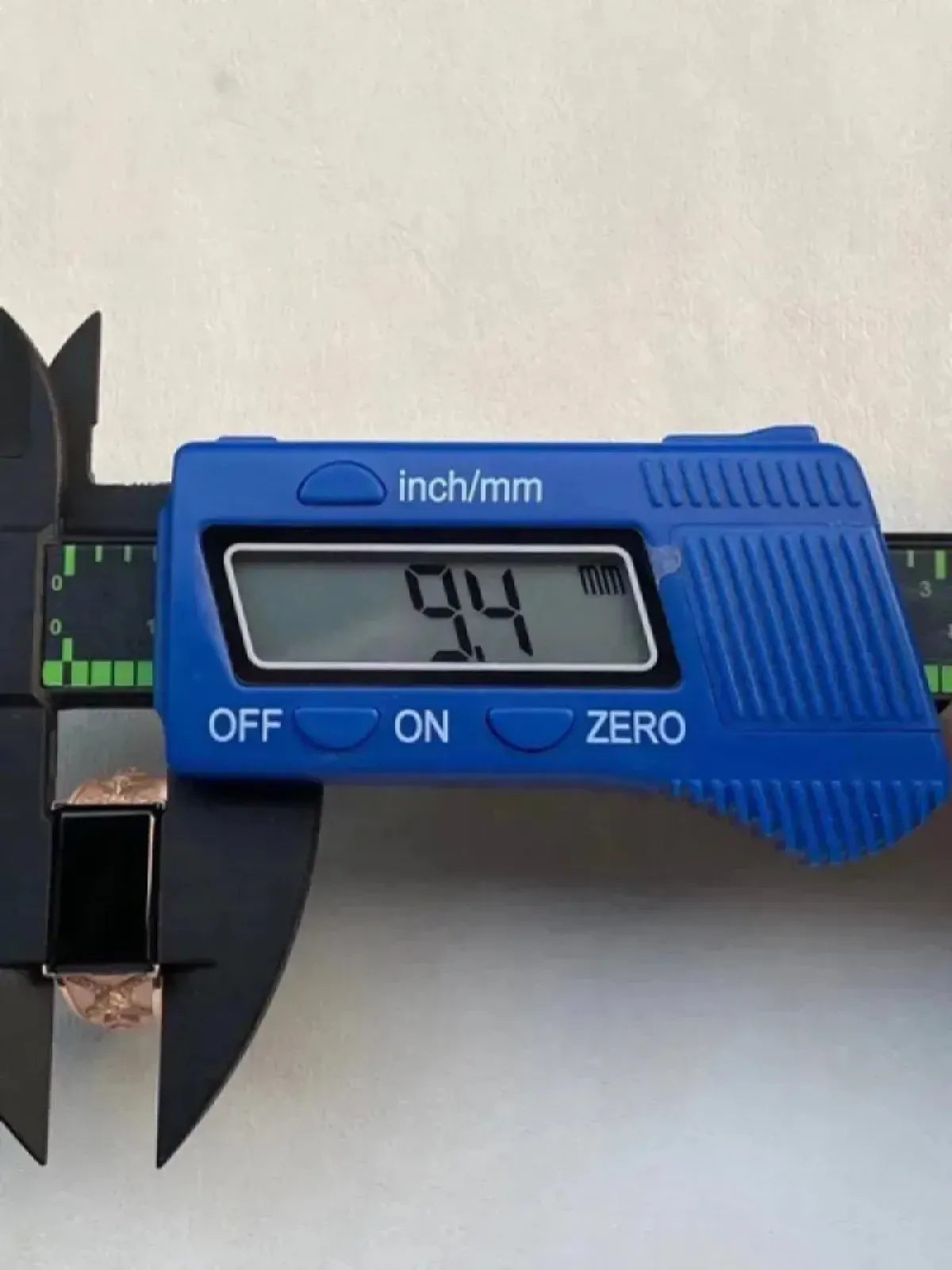 墨翠：【方形戒指】18K金+南非钻镶嵌，细腻干净，黑度极黑，性价比高，做工精致，打灯透绿 裸石尺寸：15.2*9.4*4.9.