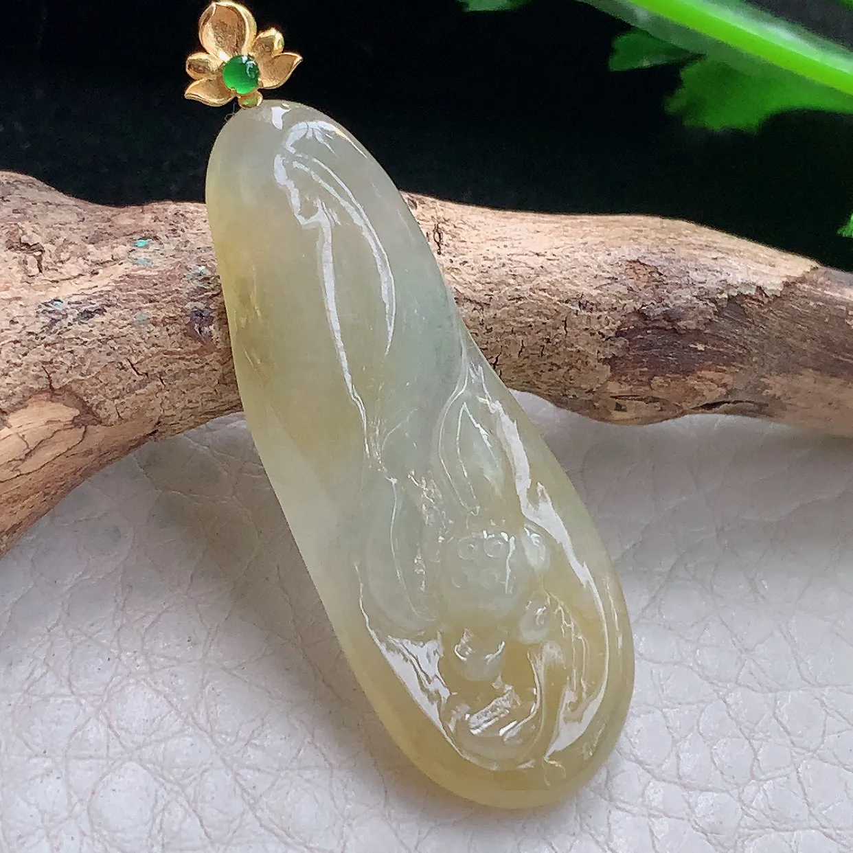 x54自然光45*15.5*5精美翡翠a货冰润冰清玉洁玉吊坠 玉挂件