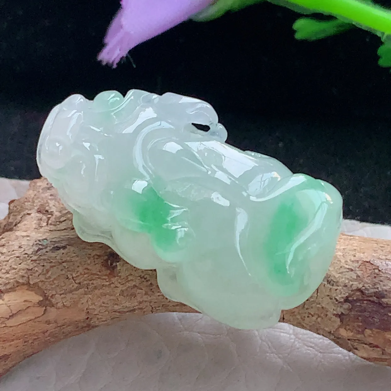 x54自然光30*15.6*12精美翡翠a货冰飘绿招财貔貅 玉皮休玉吊坠 玉挂件