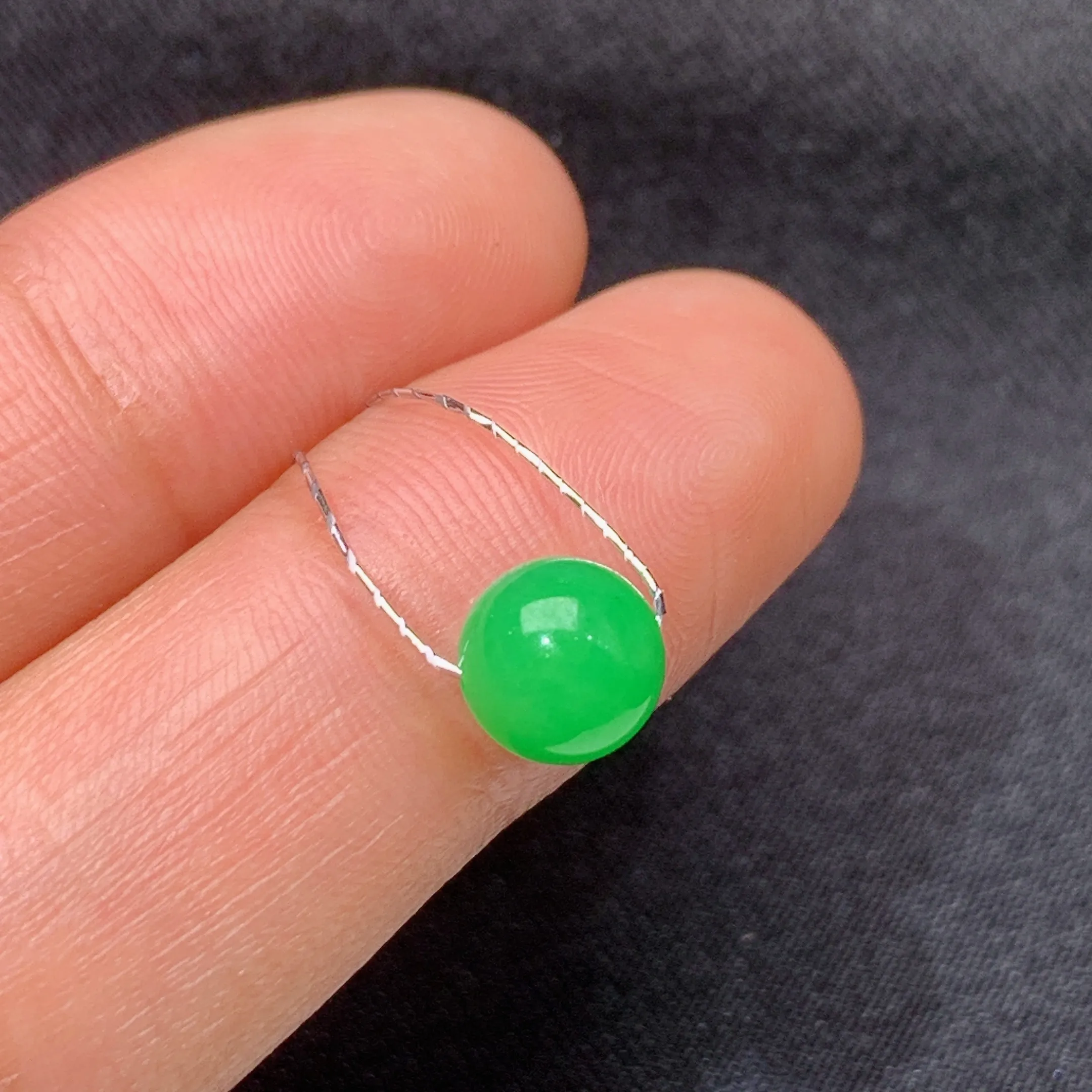 冰阳绿圆珠，镶嵌佳品，冰润色阳，种水足，Xyg整体尺寸6.5