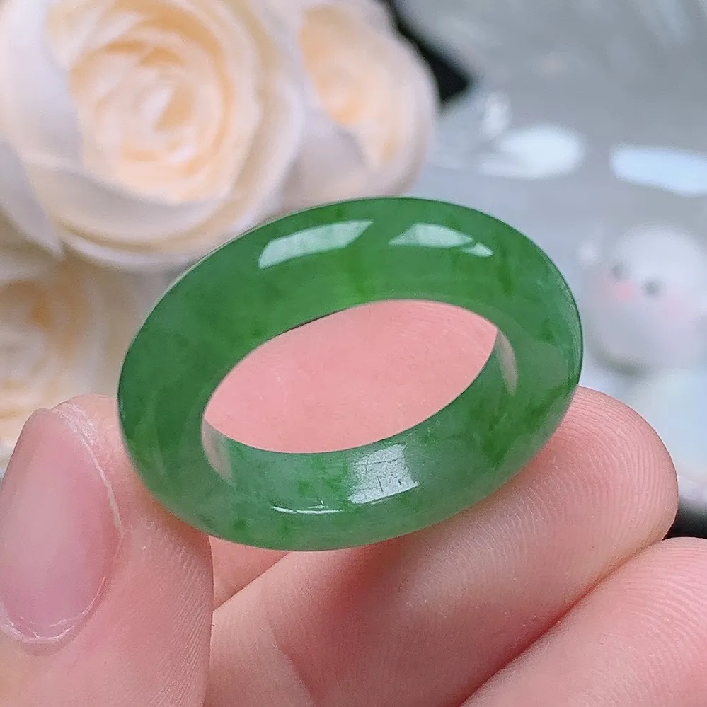 缅甸翡翠老坑冰种水润起胶冰阳绿戒指玉指环  水润通透 尺寸：18.3-5.7-4.4mm 17号圈口