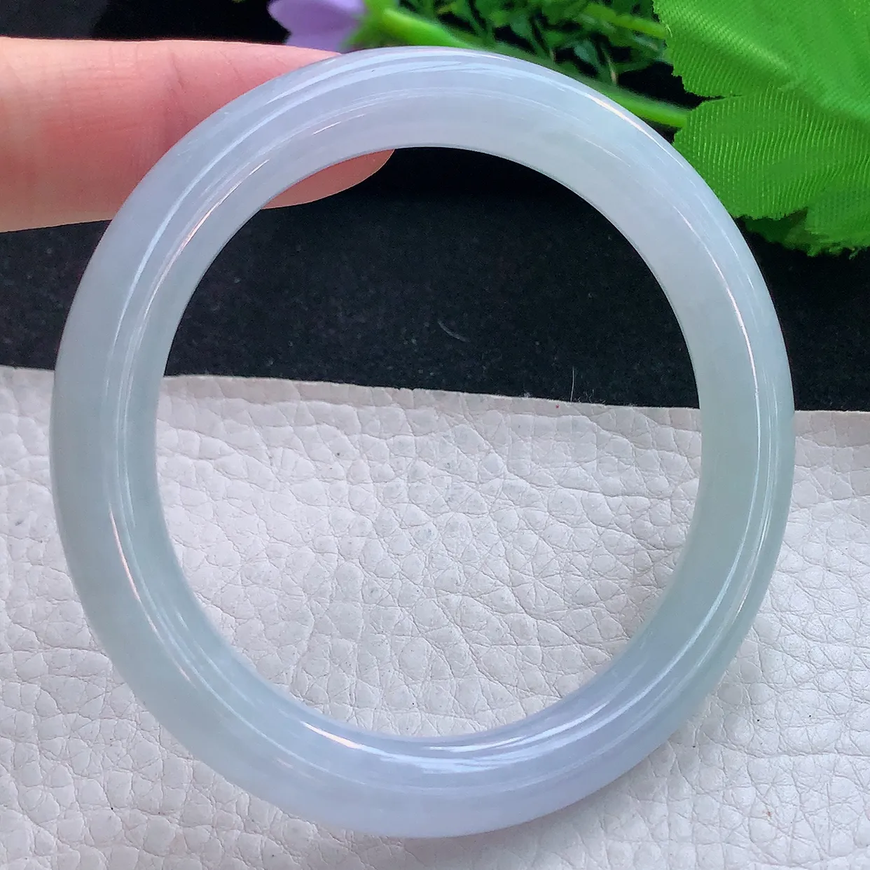 jm自然光56*9美人镯 翡翠a货玉手镯冰胶淡春带彩圆条玉手环 叮当镯