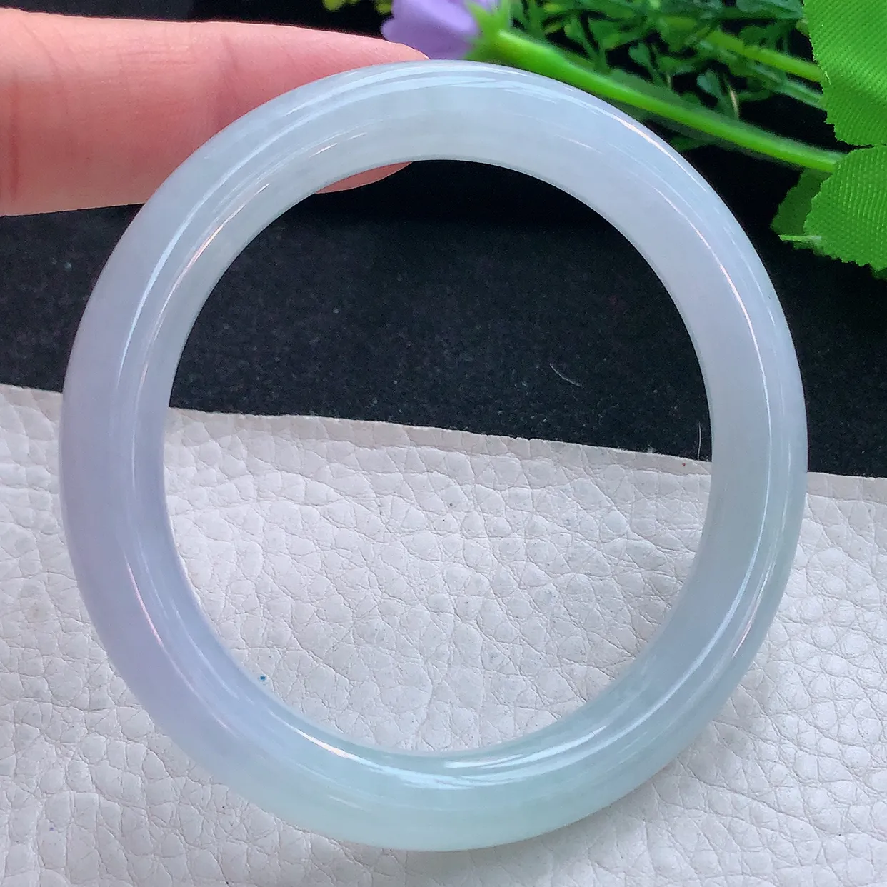 jm自然光56*9美人镯 翡翠a货玉手镯冰胶淡春带彩圆条玉手环 叮当镯