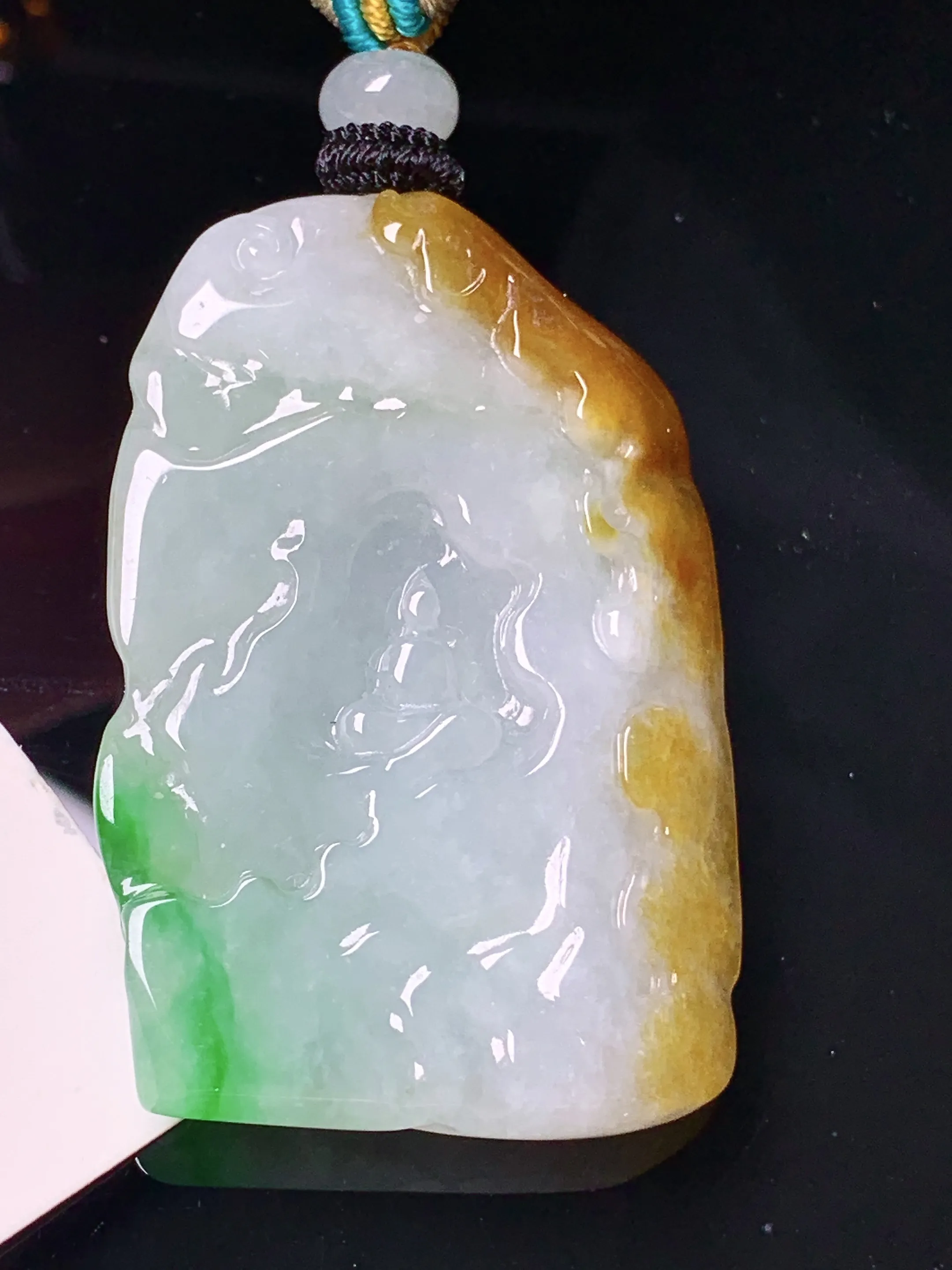 飘黄绿悟道吊坠 玉质细腻 水润亮眼 色泽艳丽 整体尺寸42.3*28.6*6