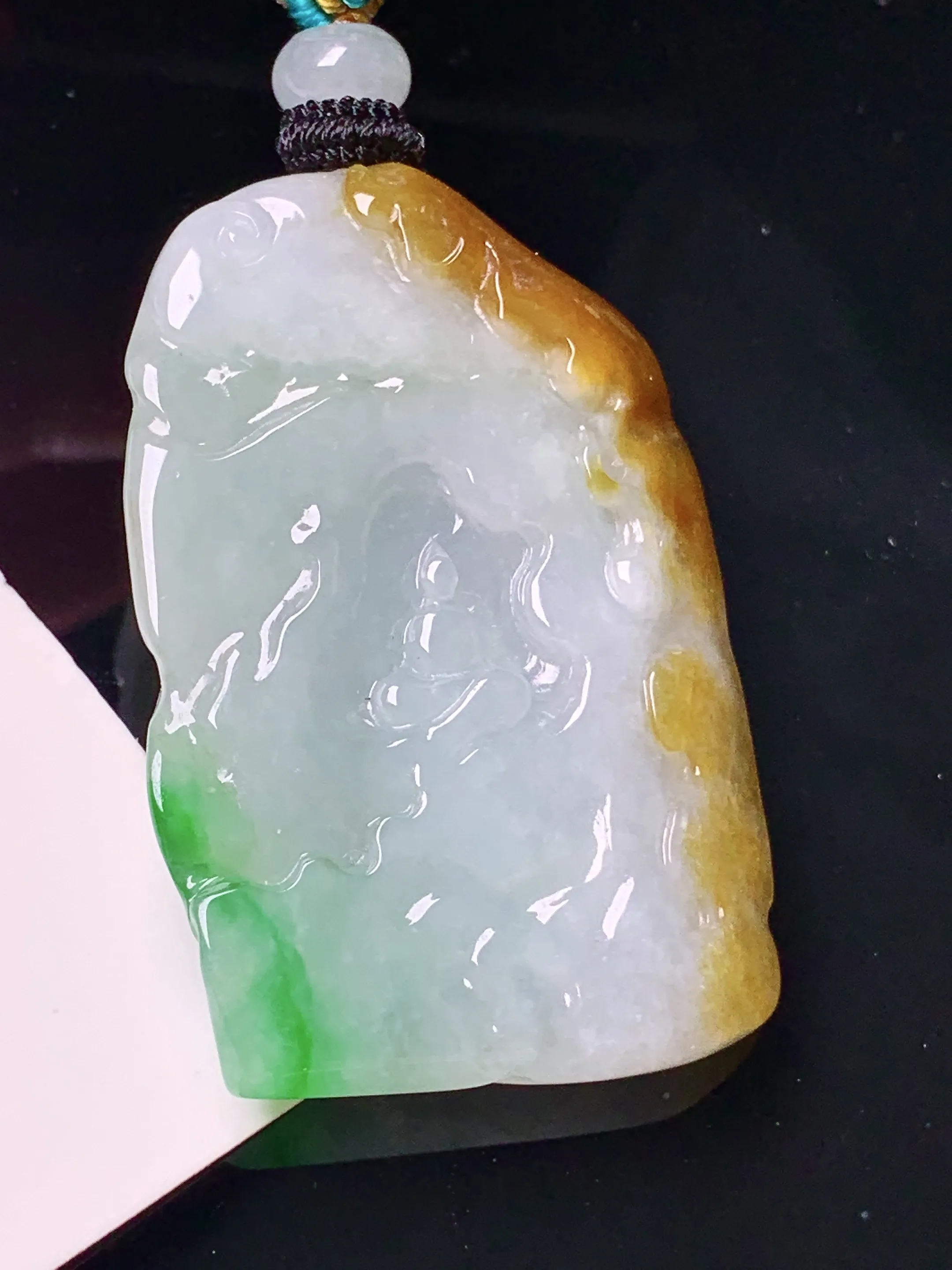 飘黄绿悟道吊坠 玉质细腻 水润亮眼 色泽艳丽 整体尺寸42.3*28.6*6