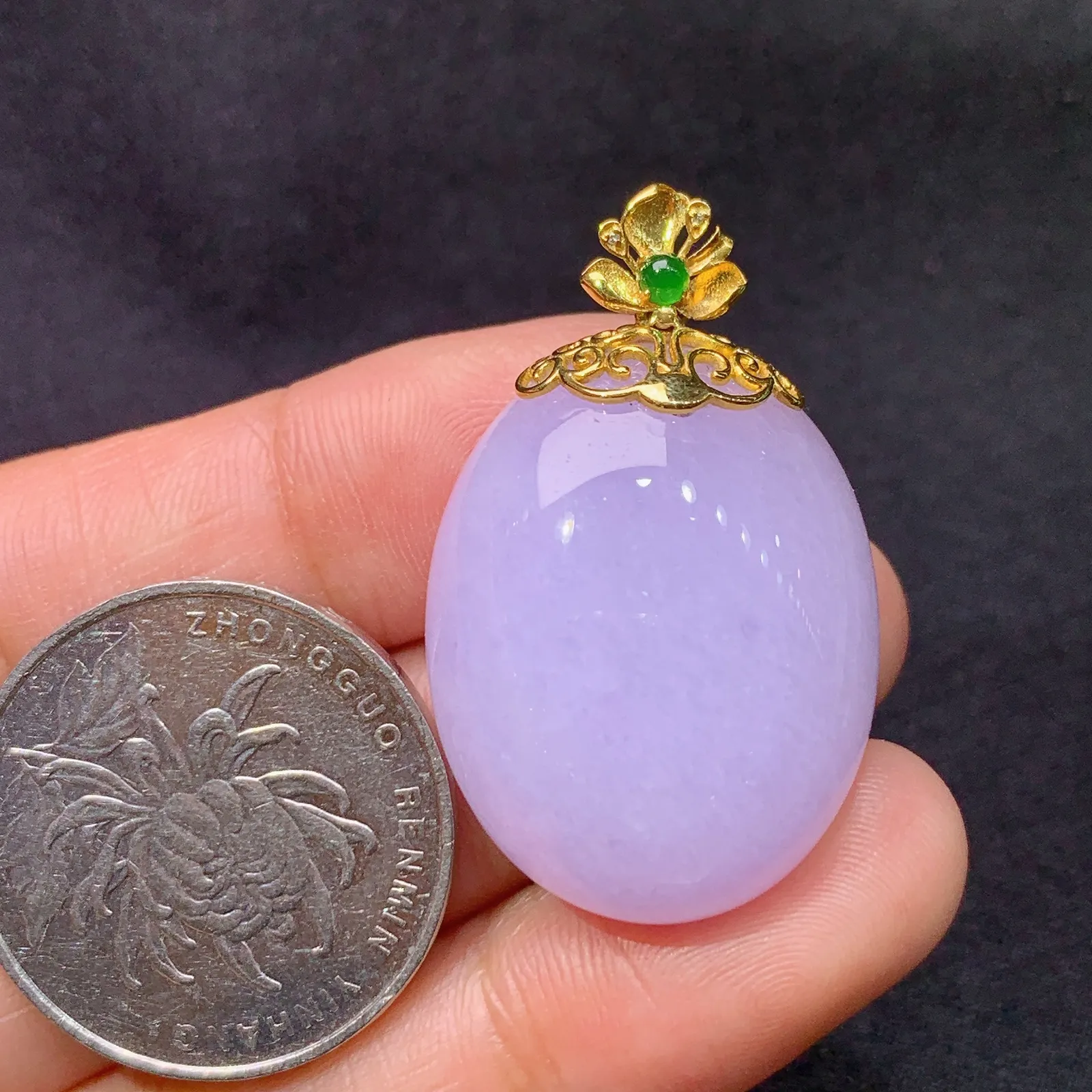 紫罗兰蛋面吊坠，18k金镶嵌，温润细腻，颜色鲜艳 Fuy 尺寸34.8*21.8*10.4