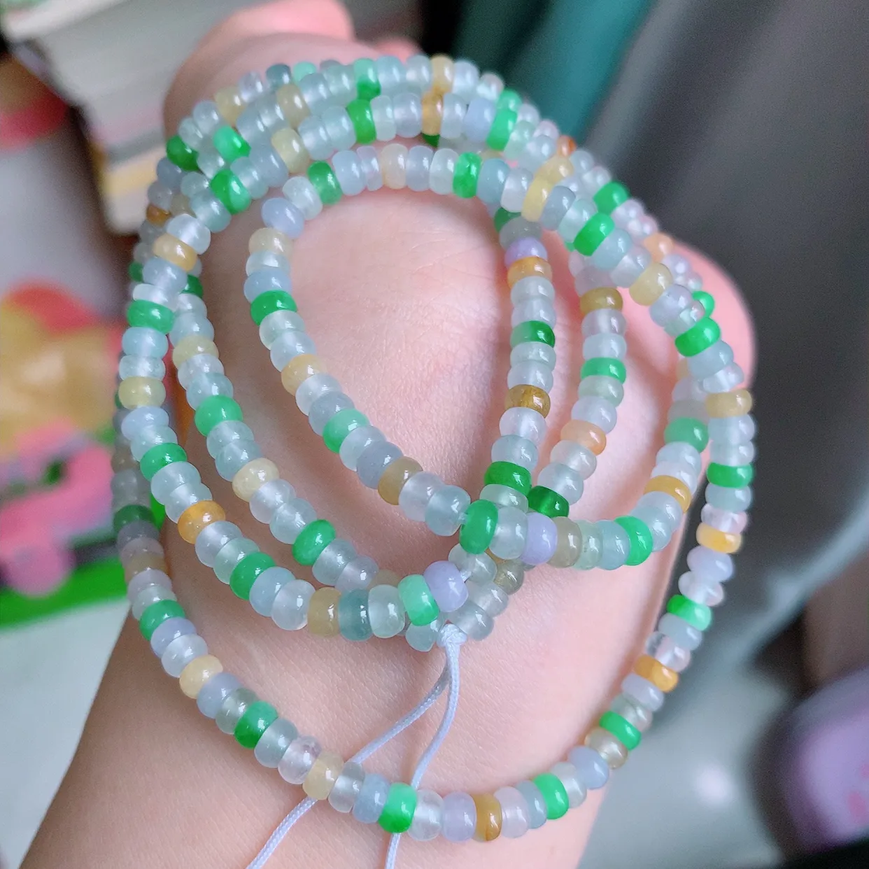 自然光实拍   冰种多彩翡翠项链，多宝翡翠珠链，款式新颖，佩戴效果时尚出众 尽显气质，玉质细腻，美感十足 #001.1取一尺寸4.5mm