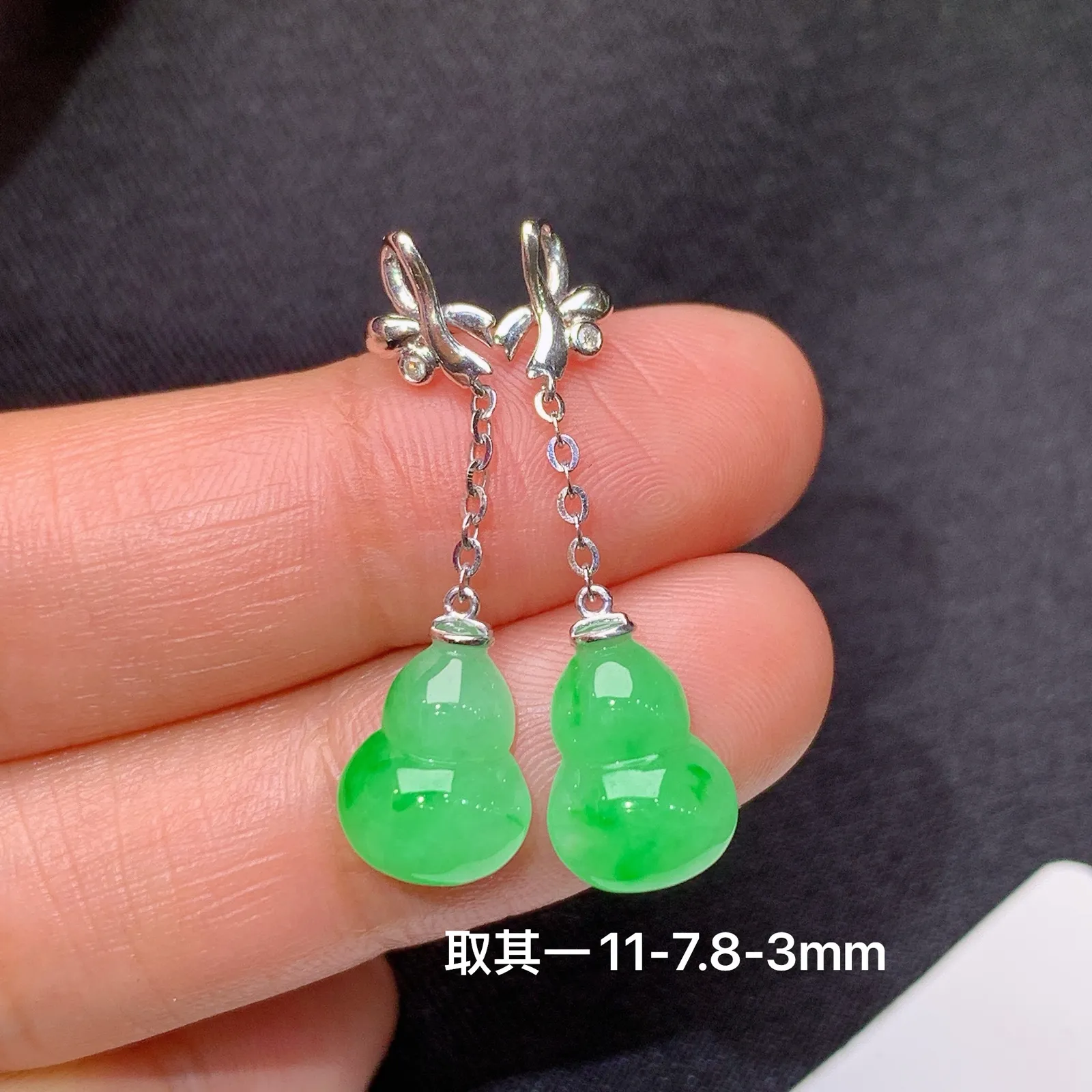 翠绿葫芦耳坠，18k金镶嵌，简约时尚，冰润色阳，种水足，Ax 尺寸11*7.8*3