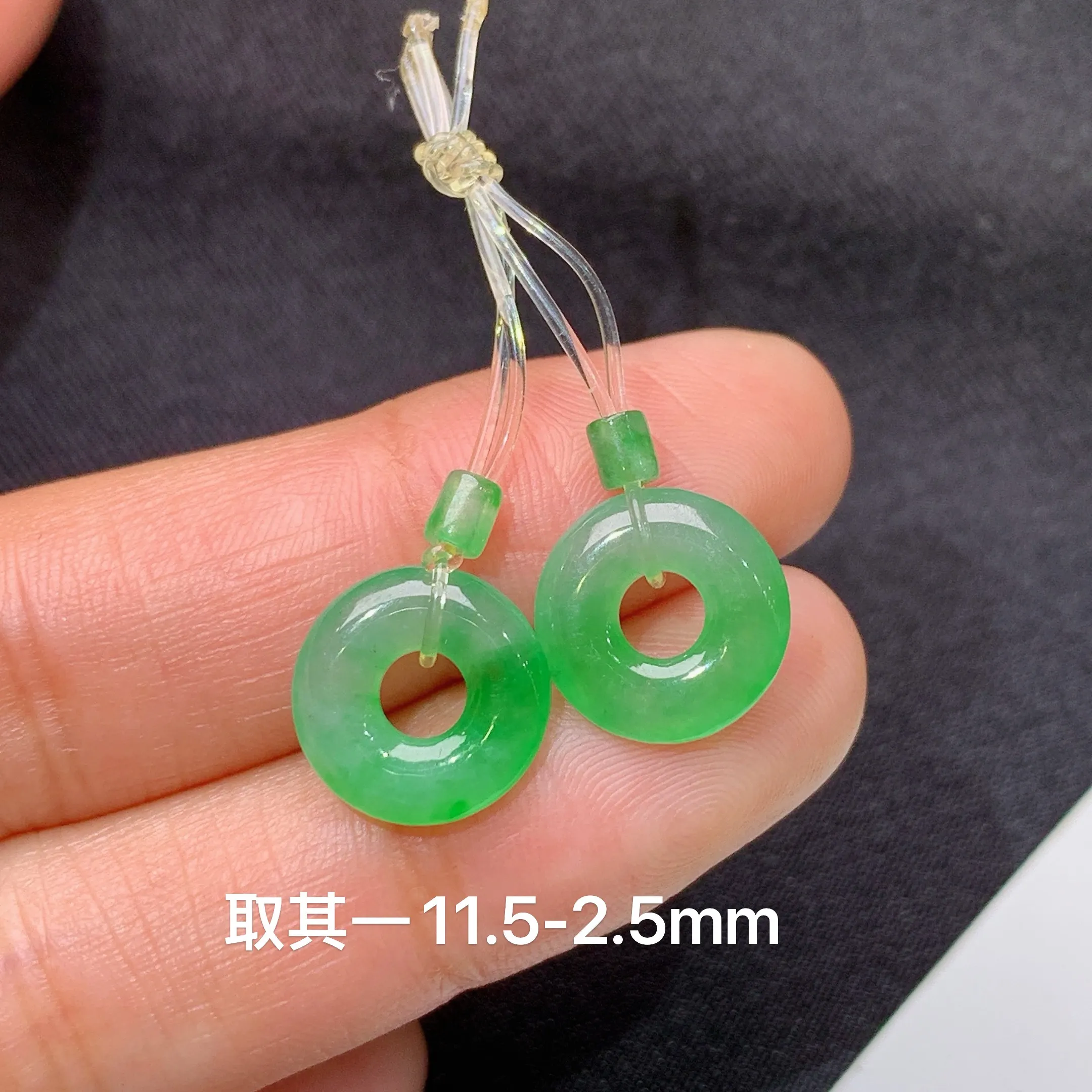 冰飘绿甜甜圈一对，镶嵌佳品，冰润色阳，种水足 Fuy整体尺寸11.5*2.5