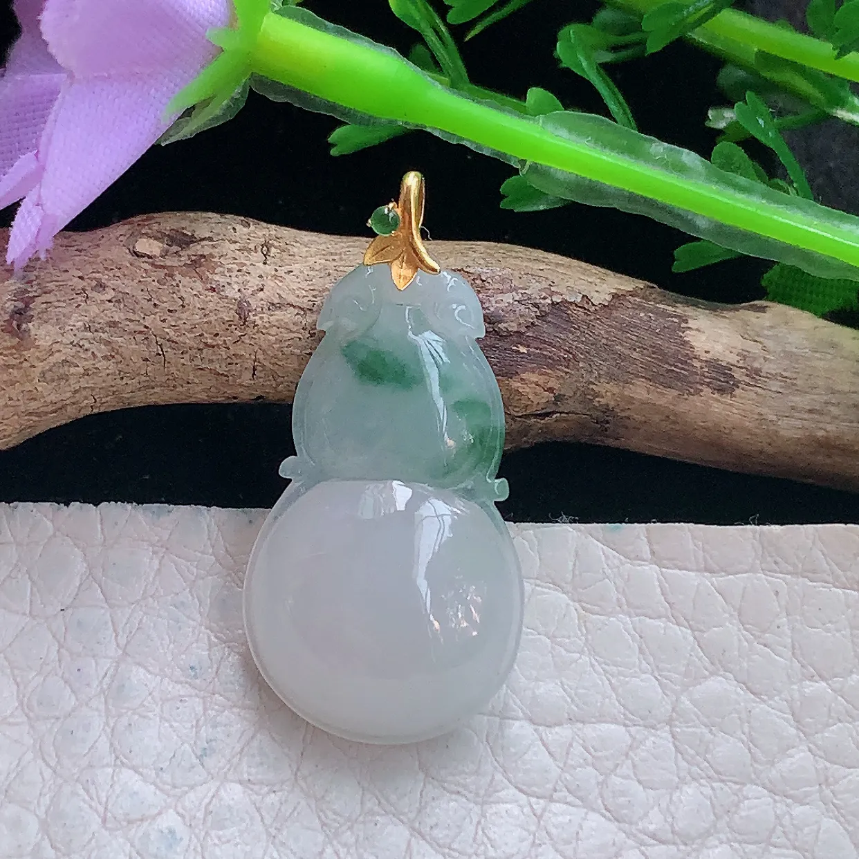 x54自然光30.8*15.3*5.6精美翡翠a货冰飘花葫芦 玉葫芦玉吊坠 玉挂件