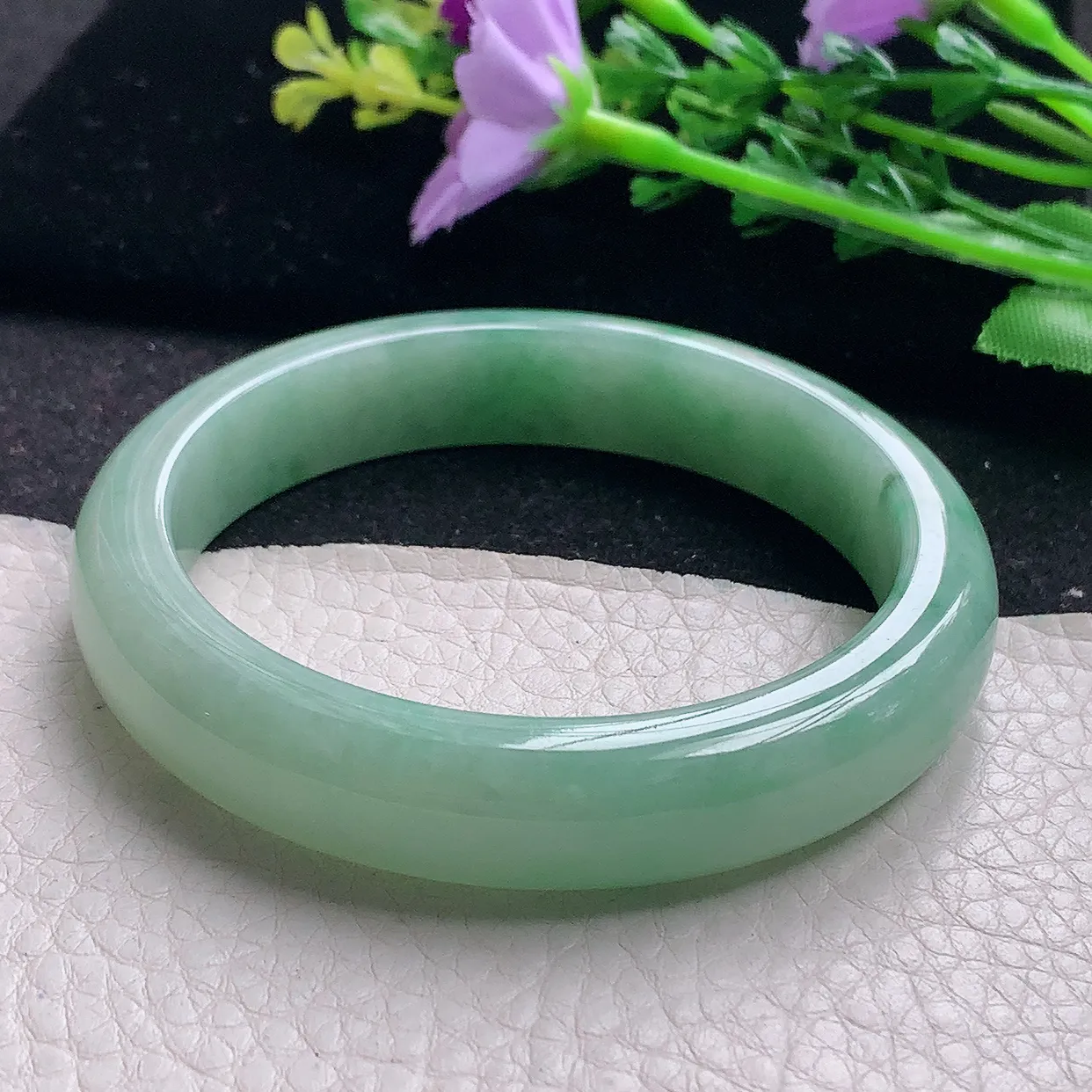 nr自然光58*12.3*8平安镯 翡翠a货玉手镯飘花宽边珠宝玉手环