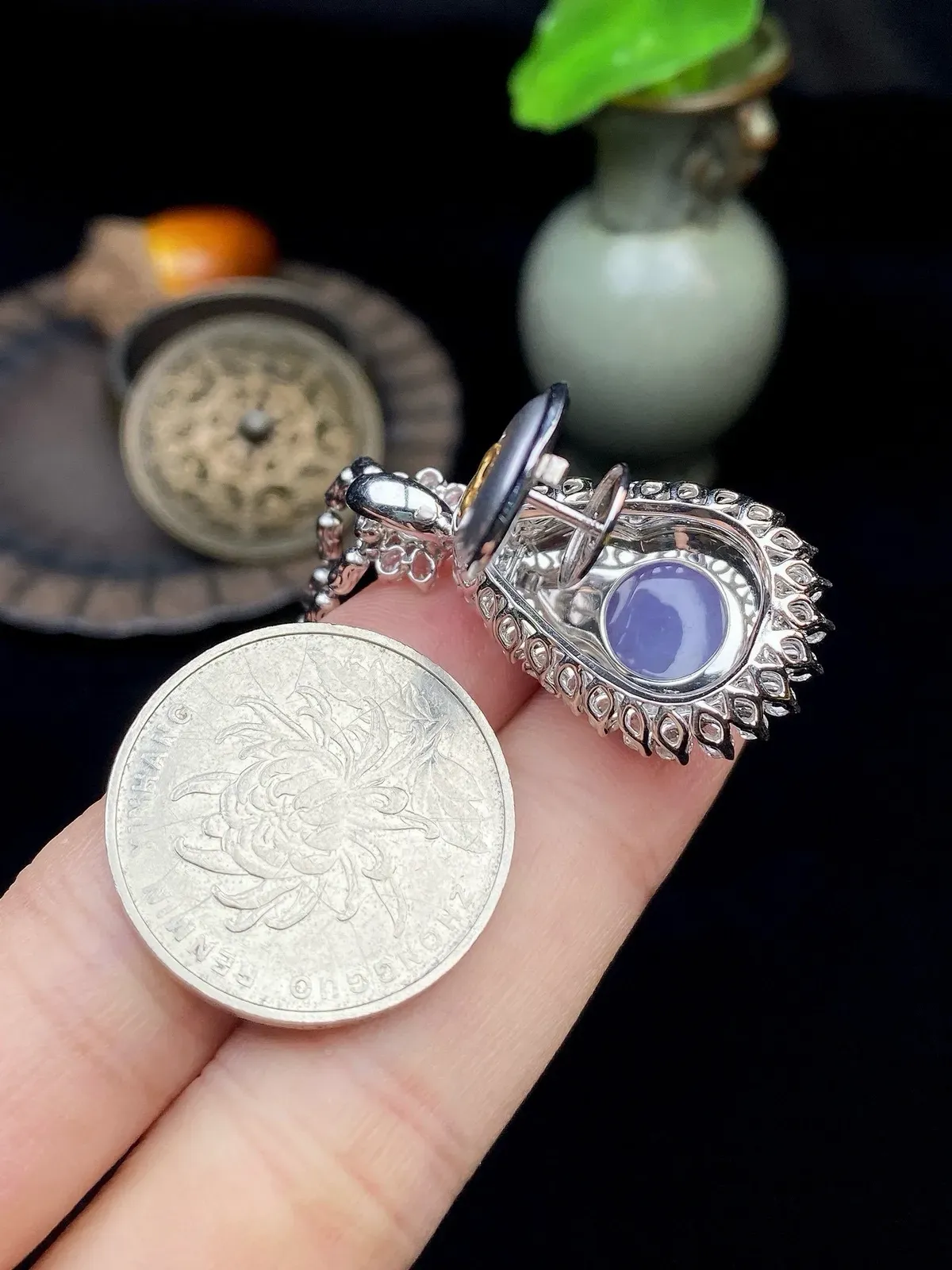 【冰种紫葫芦吊坠】质地细腻，冰透纯净，唯美漂亮，珍藏品质，18K金钻镶嵌，裸石尺寸18.2*13.8*5.5毫米，佩戴很漂亮。