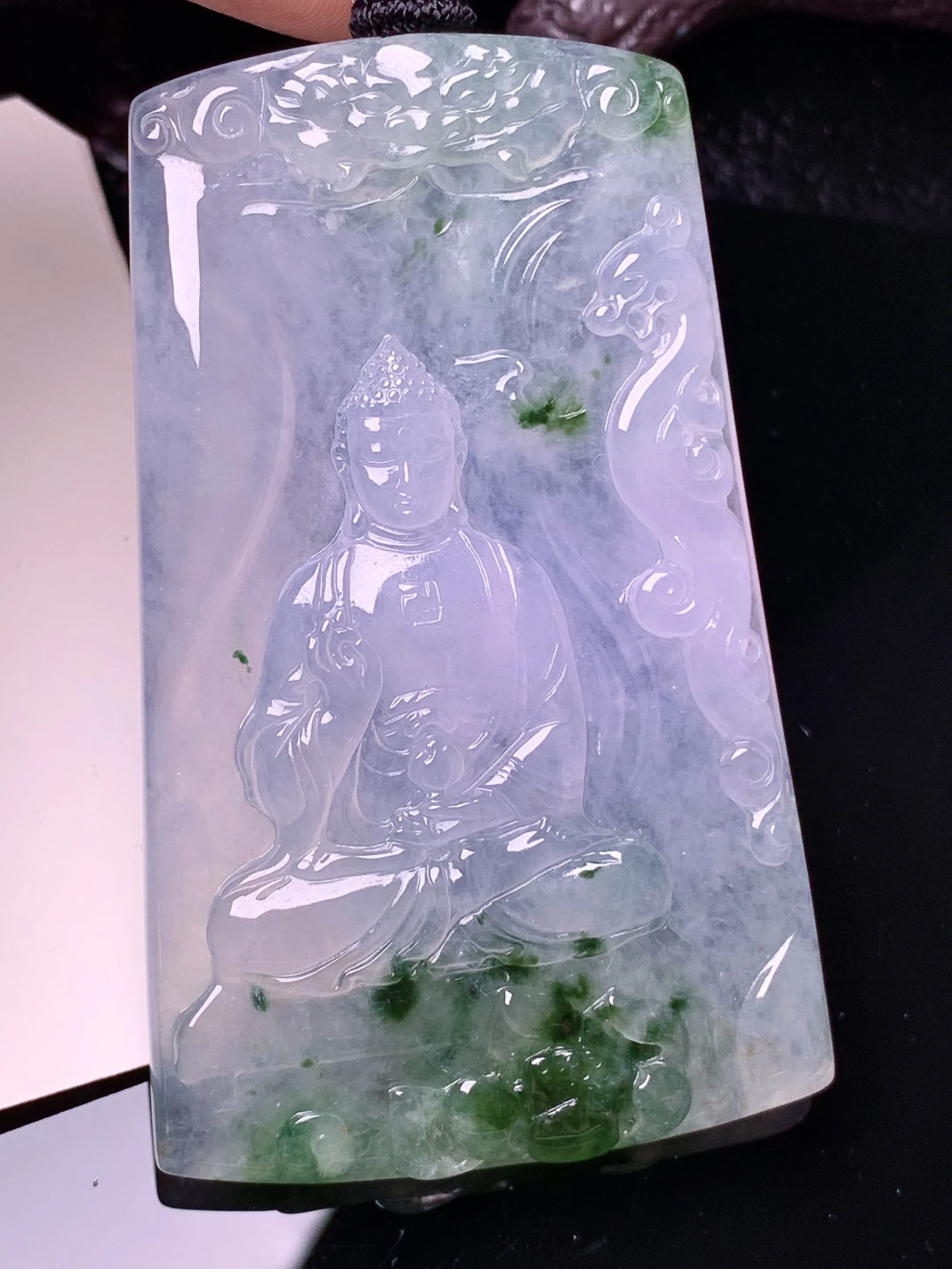 飘绿大日如来佛祖吊坠 玉质细腻 水润亮眼 色泽艳丽 整体尺寸63.2*38.8*5.6