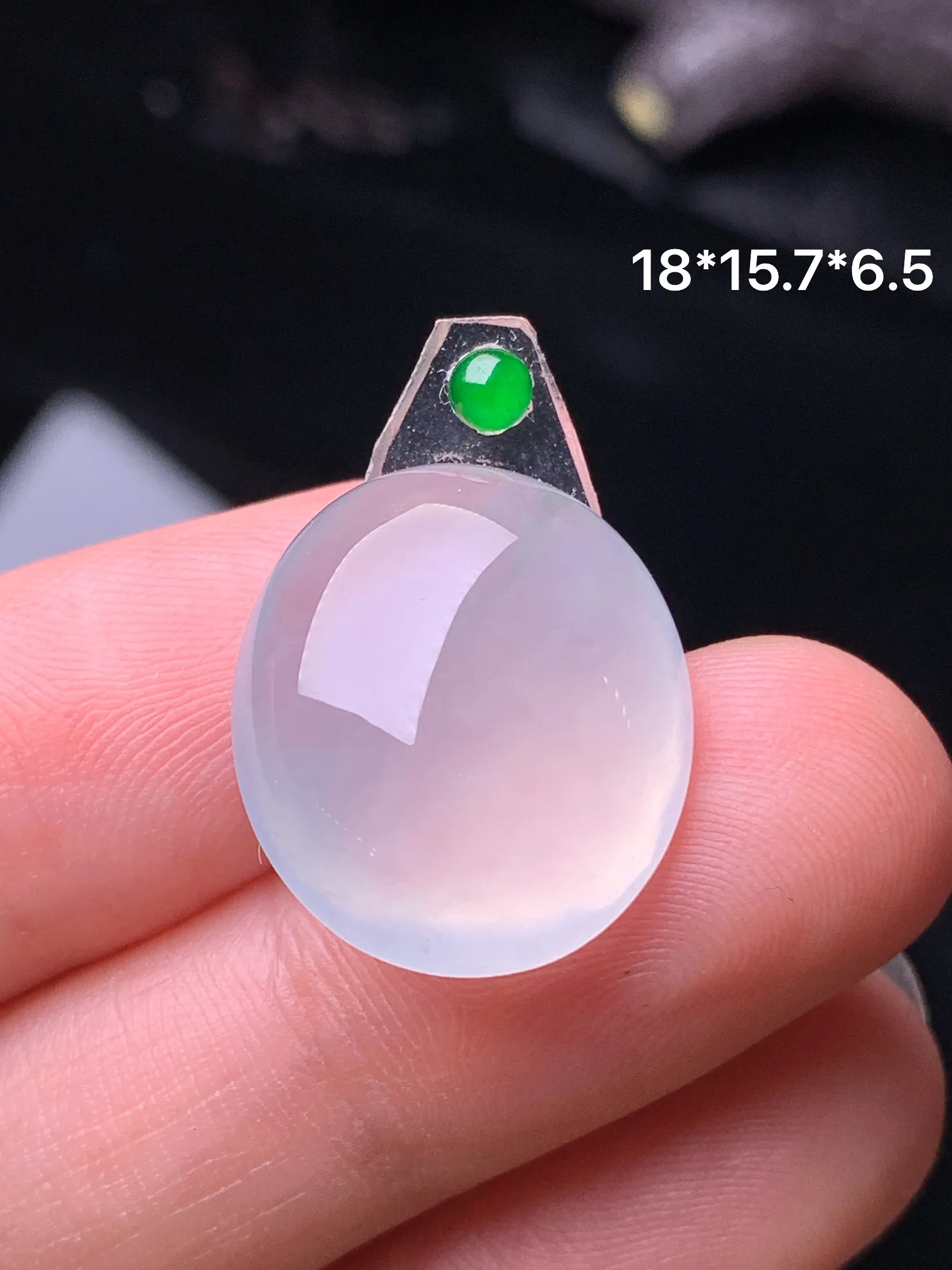 镶嵌 冰种蛋面吊坠 玉质细腻 水润亮眼 色泽艳丽 整体尺寸18*15.7*6.5