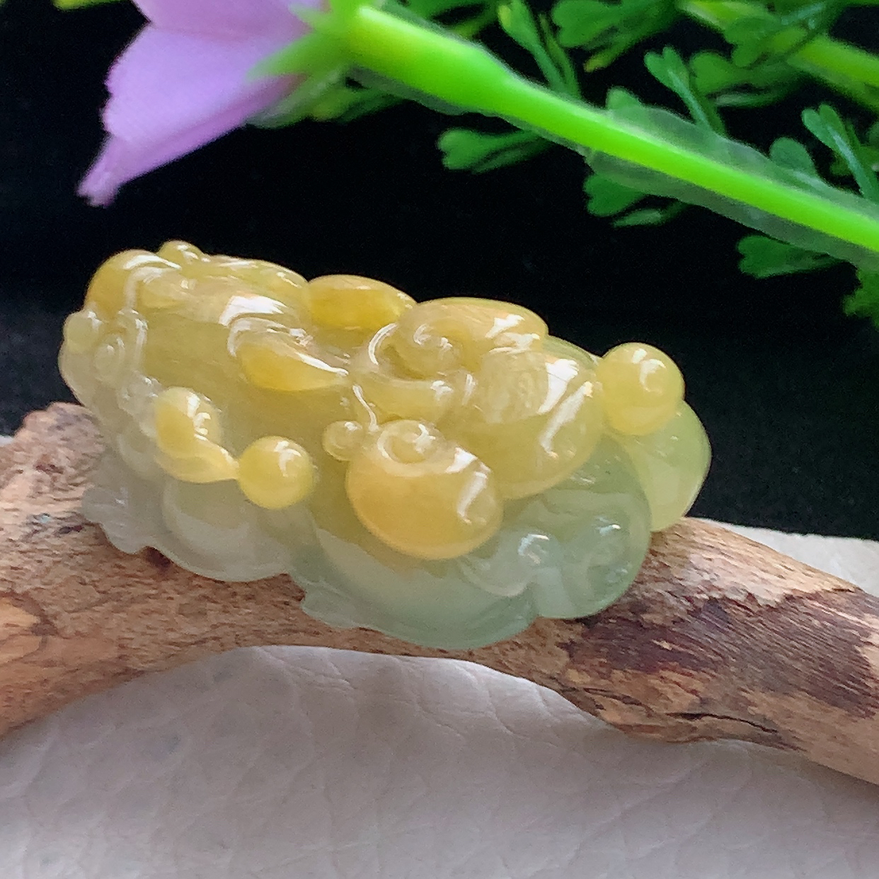 x54自然光33.8*18.5*11.6精美翡翠a货三彩招财貔貅 玉皮休玉吊坠 玉挂件