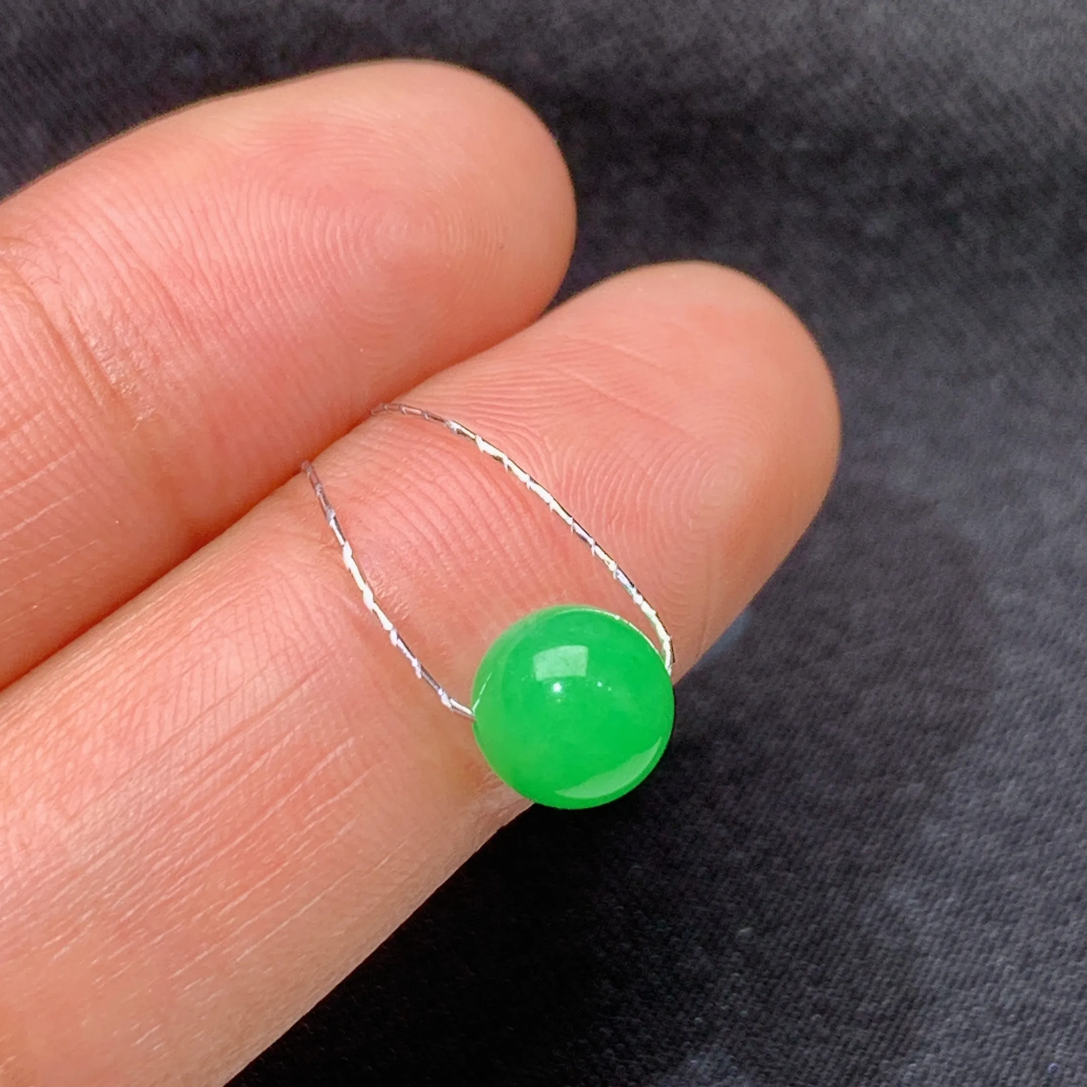 冰阳绿圆珠，镶嵌佳品，冰润色阳，种水足，Xyg整体尺寸6.5