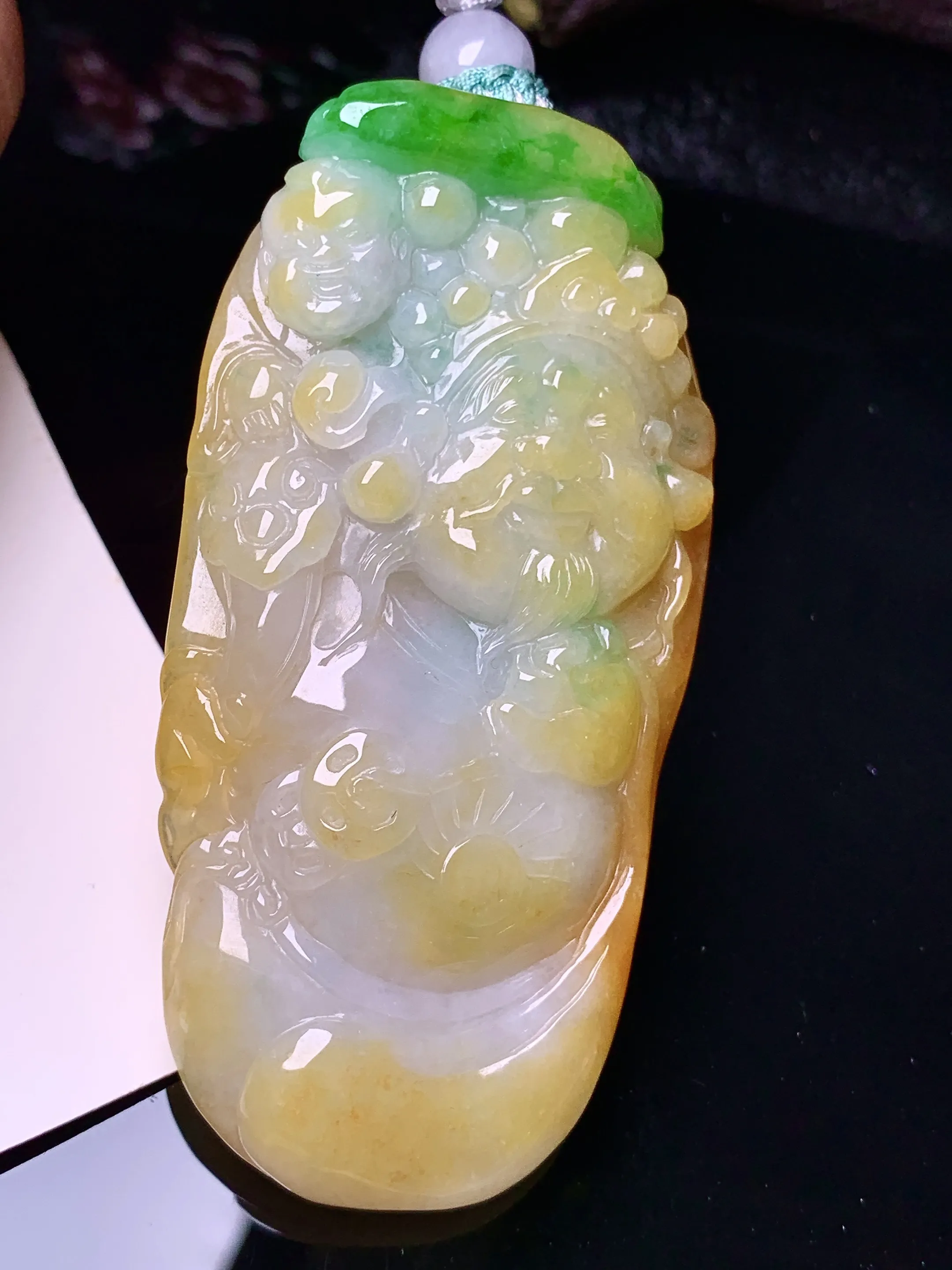 飘黄加绿财神吊坠 玉质细腻 水润亮眼 色泽艳丽 整体尺寸65*32.6*10