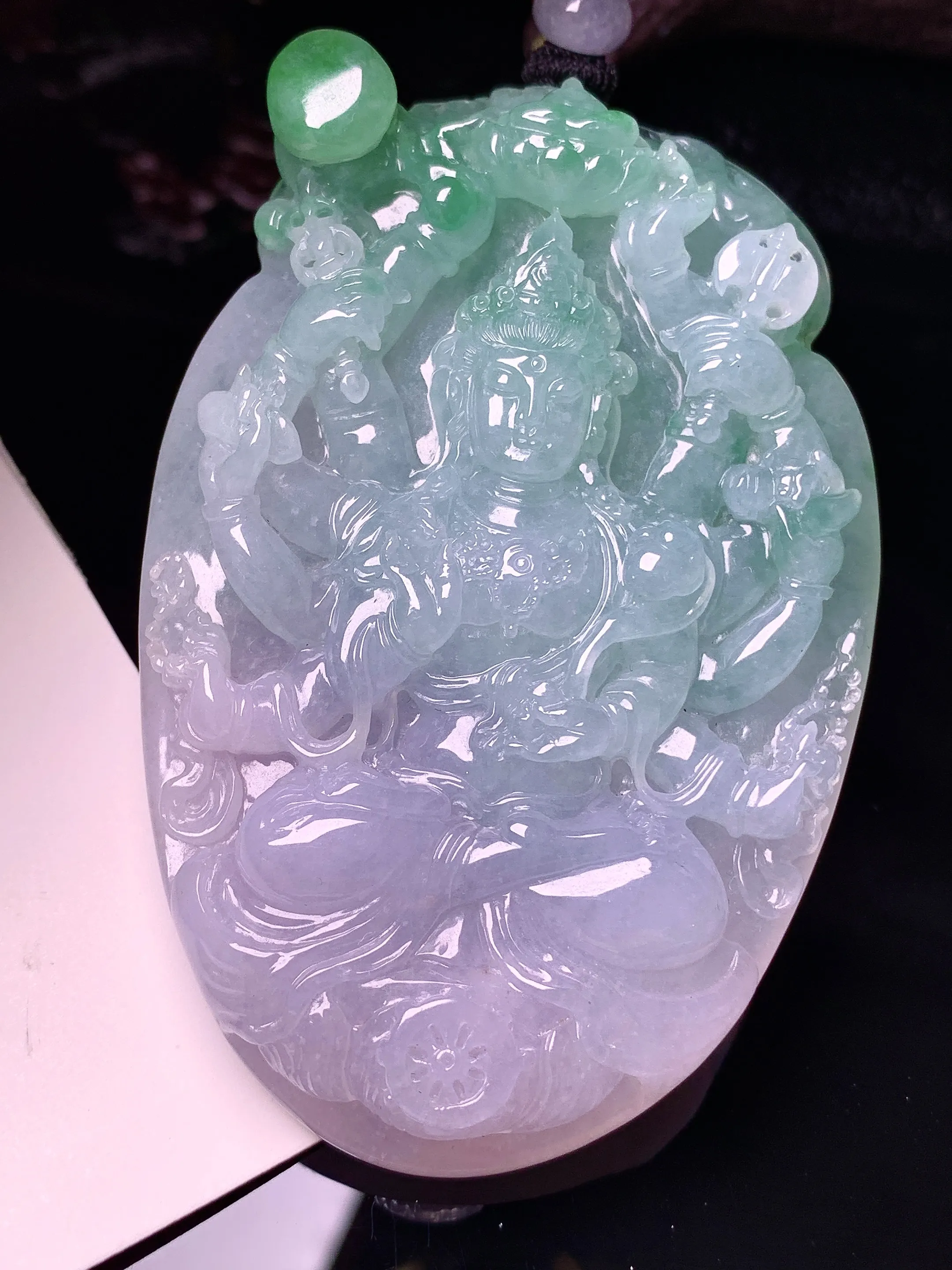 淡紫罗兰飘绿千手观音菩萨吊坠 玉质细腻 水润亮眼 色泽艳丽 整体尺寸70.6*47*11.6