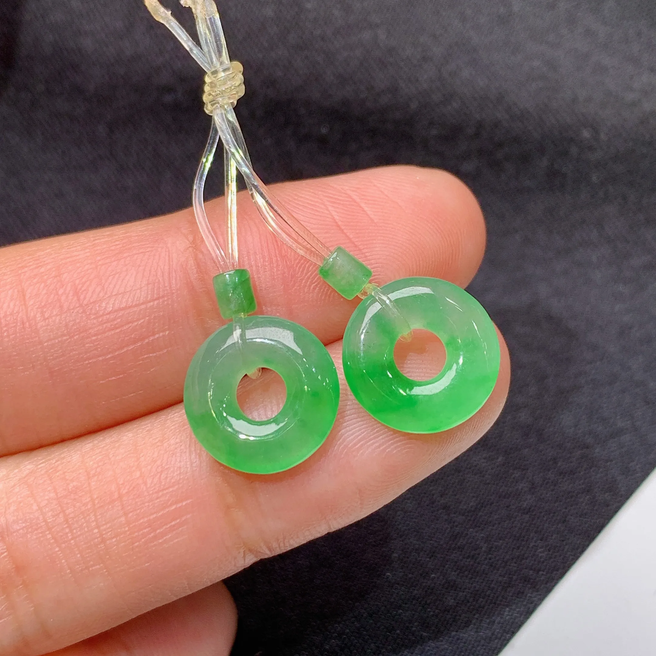 冰飘绿甜甜圈一对，镶嵌佳品，冰润色阳，种水足 Fuy整体尺寸11.5*2.5