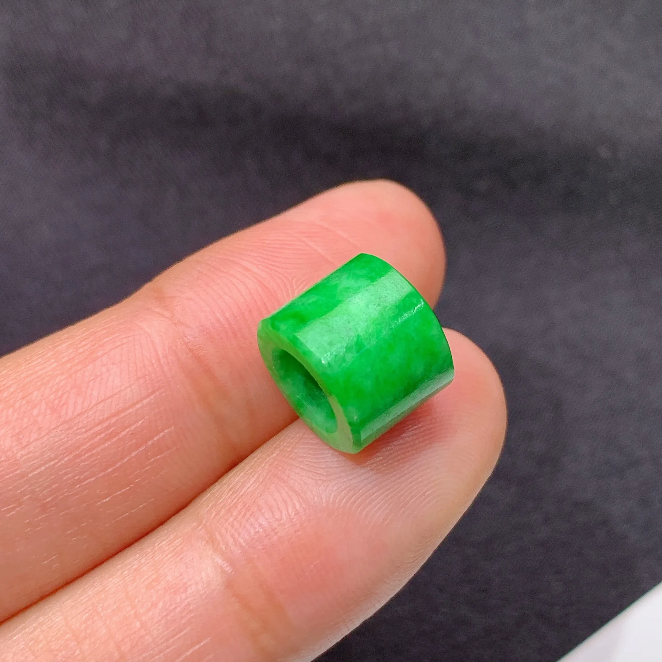 冰阳绿路路通，镶嵌佳品，冰润色阳，种水足，Xyg整体尺寸8.4*10.2*2