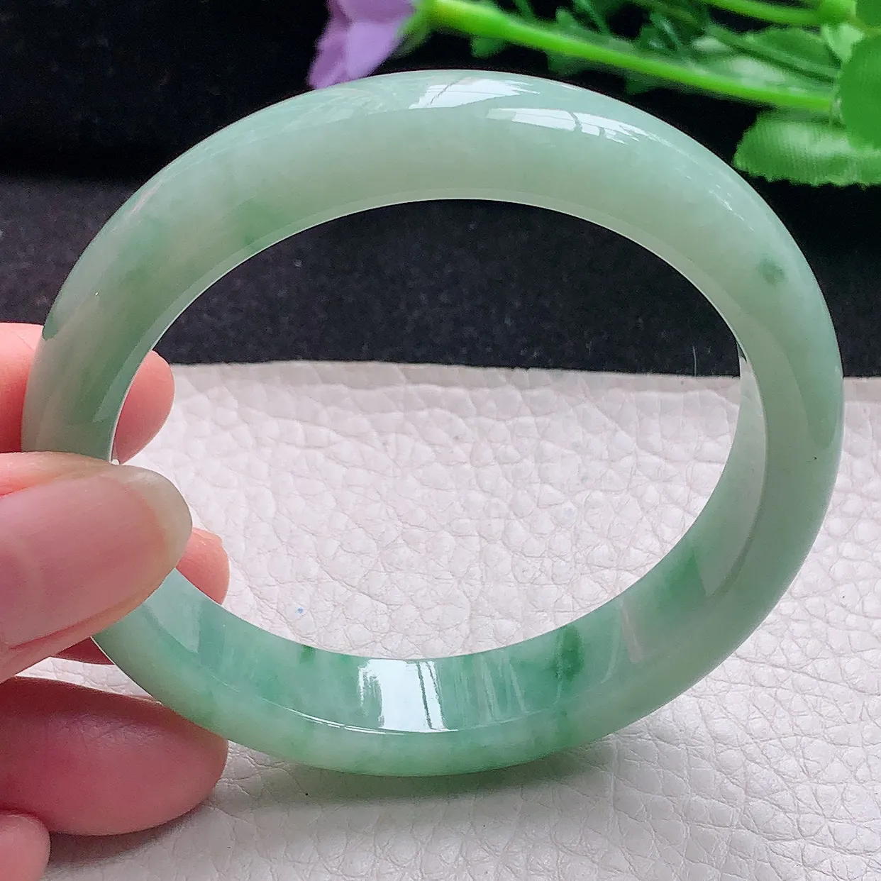 nr自然光58*12.3*8平安镯 翡翠a货玉手镯飘花宽边珠宝玉手环