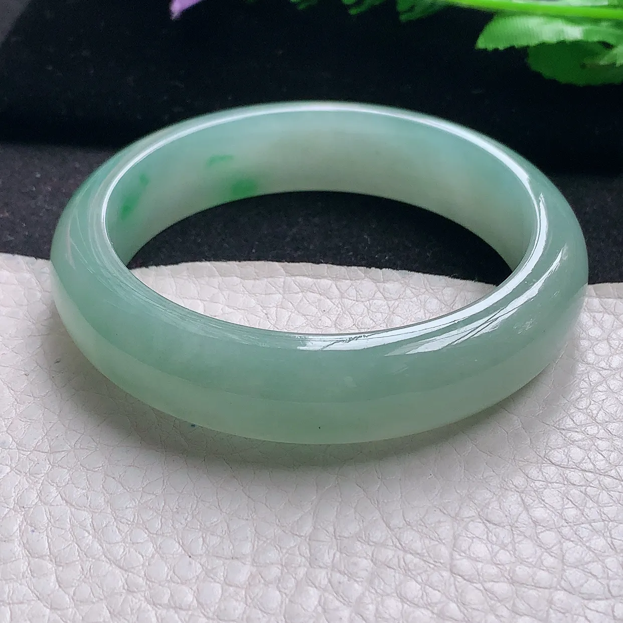 nr自然光58.5*14.8*9平安镯 翡翠a货玉手镯冰胶飘绿花宽边珠宝玉手环