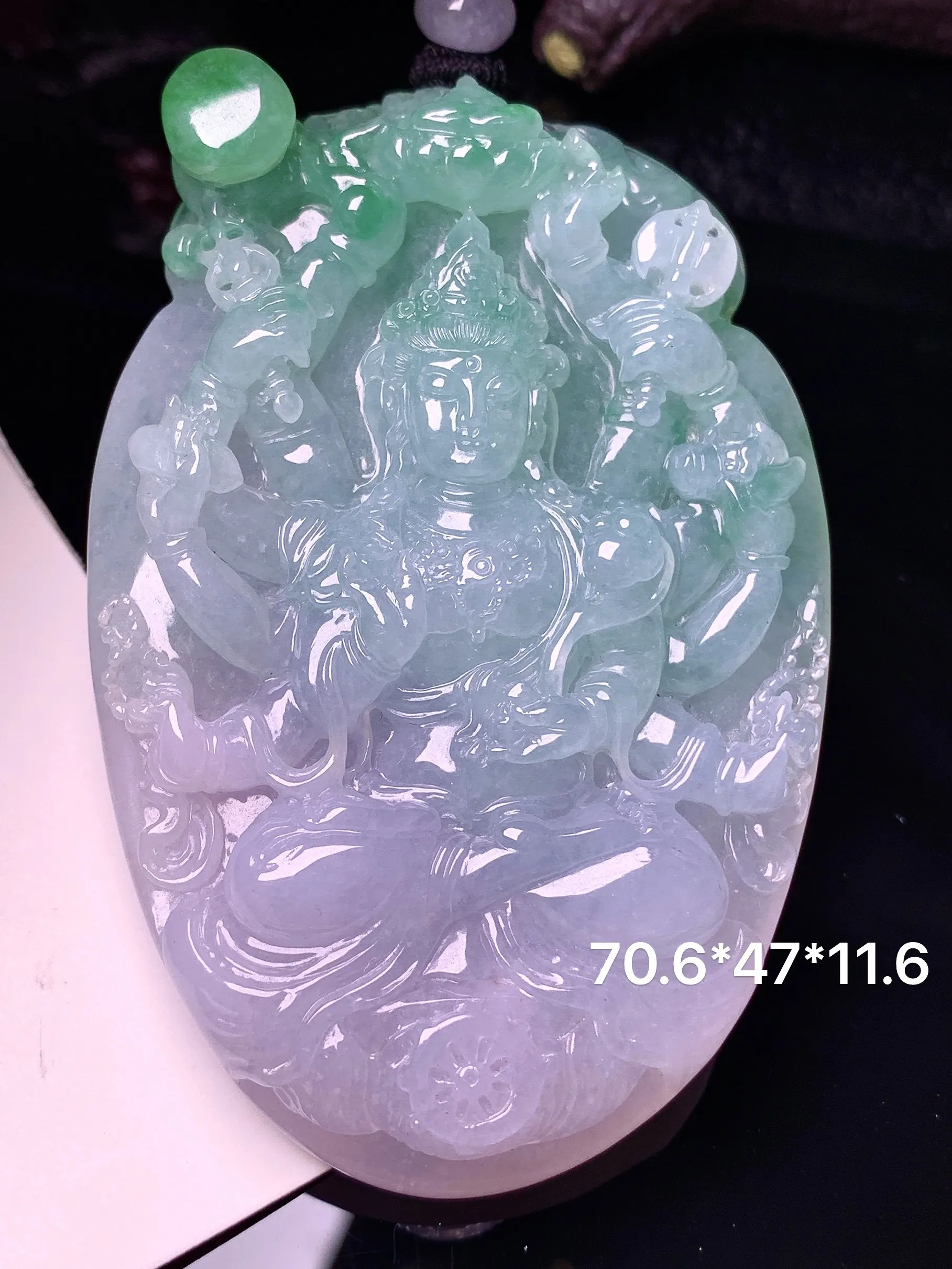 淡紫罗兰飘绿千手观音菩萨吊坠 玉质细腻 水润亮眼 色泽艳丽 整体尺寸70.6*47*11.6