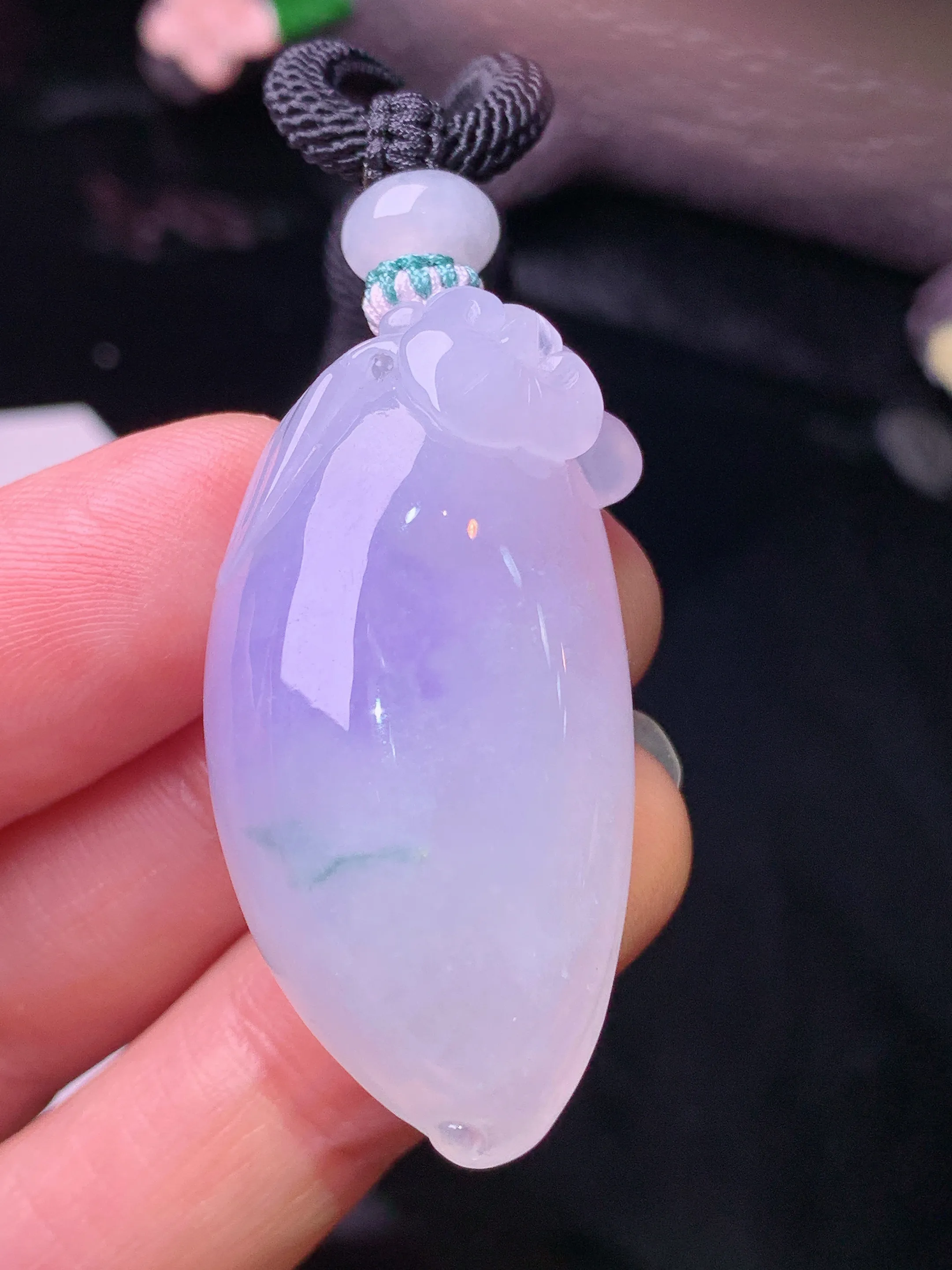 冰紫罗兰福瓜吊坠 玉质细腻 水润亮眼 色泽艳丽 整体尺寸39.5*19.2*11