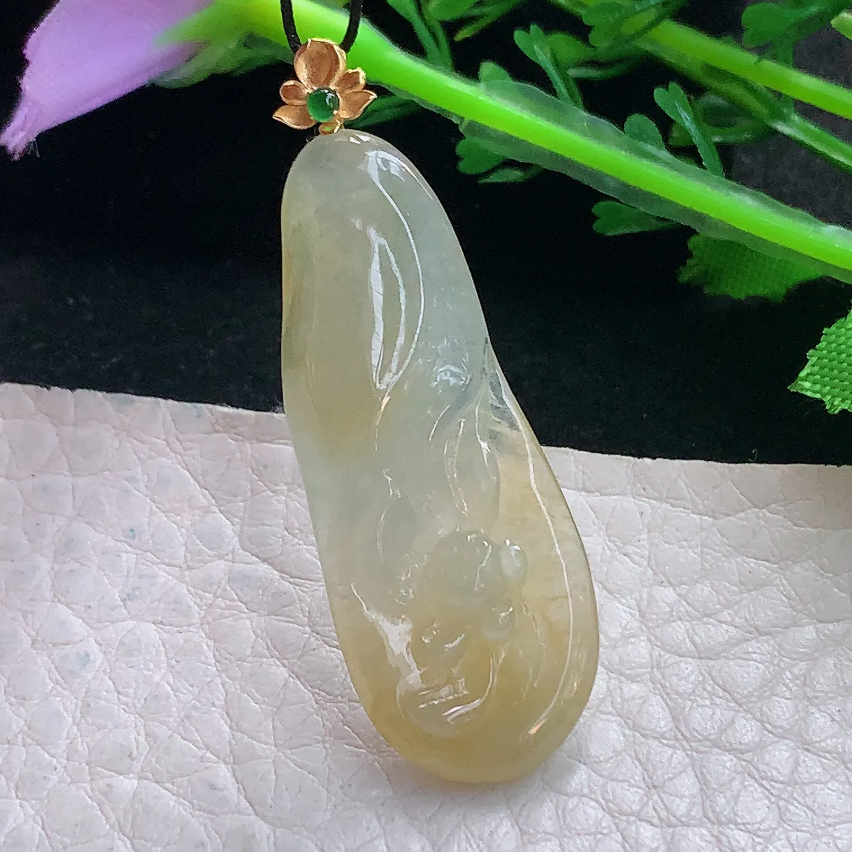 x54自然光45*15.5*5精美翡翠a货冰润冰清玉洁玉吊坠 玉挂件