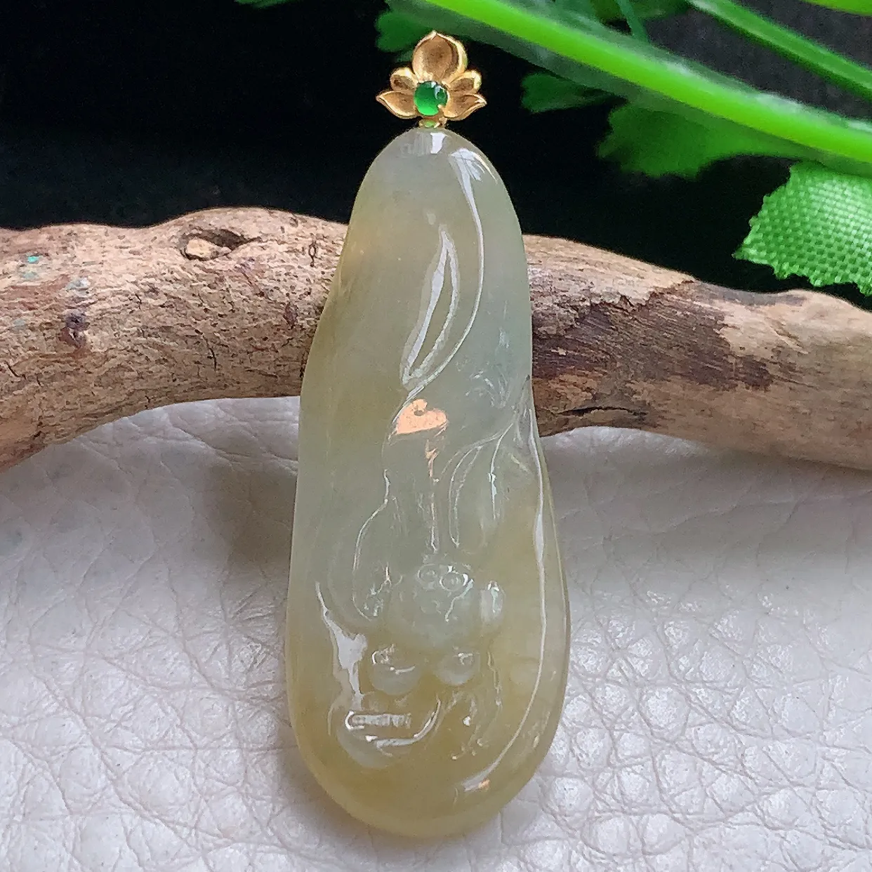 x54自然光45*15.5*5精美翡翠a货冰润冰清玉洁玉吊坠 玉挂件