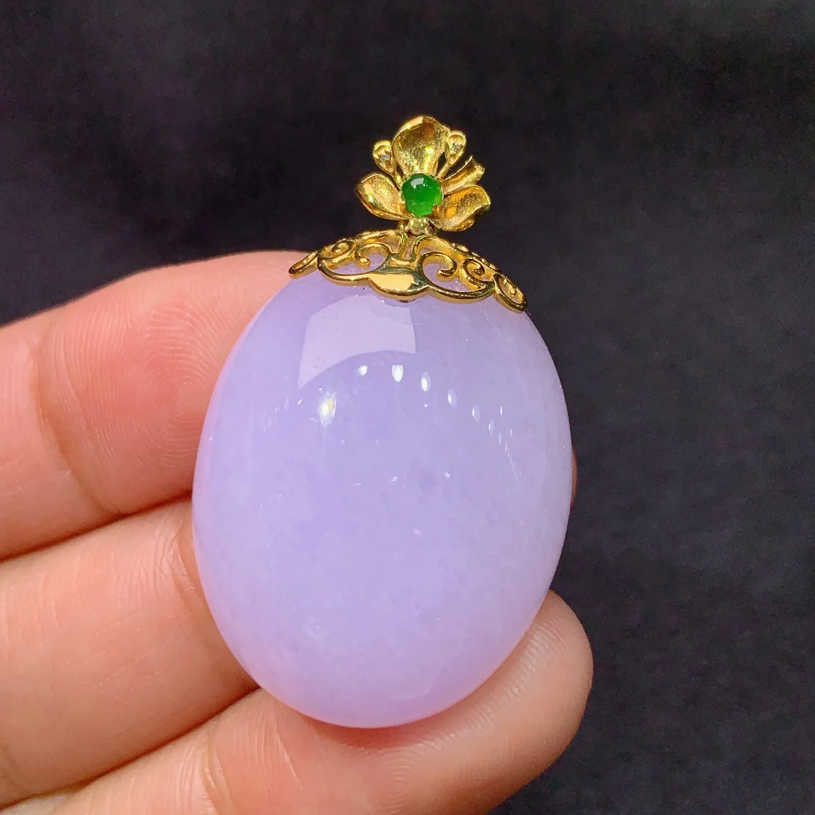 紫罗兰蛋面吊坠，18k金镶嵌，温润细腻，颜色鲜艳 Fuy 尺寸34.8*21.8*10.4