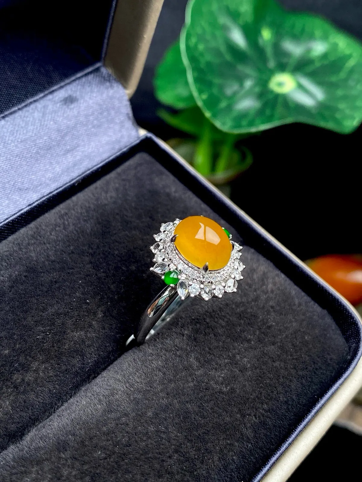 【冰种黄蛋戒指】种水上乘，晶莹剔透，纯净通透，18k金钻精美镶嵌，裸石尺寸8.6*6.7*4.3毫米，圈口可改