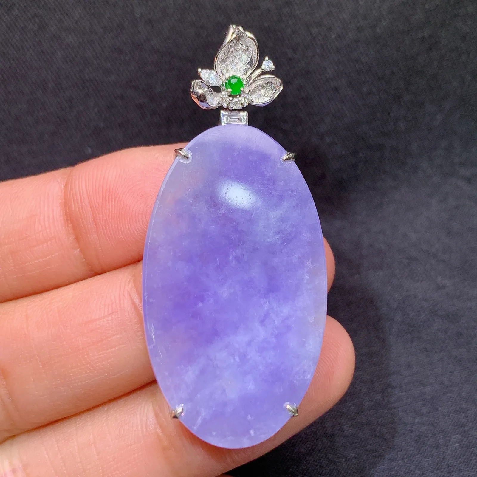 紫罗兰圆牌吊坠，18k金镶嵌，温润细腻，色泽浓郁，种水足，Xu 尺寸46.7*20.5*6.6