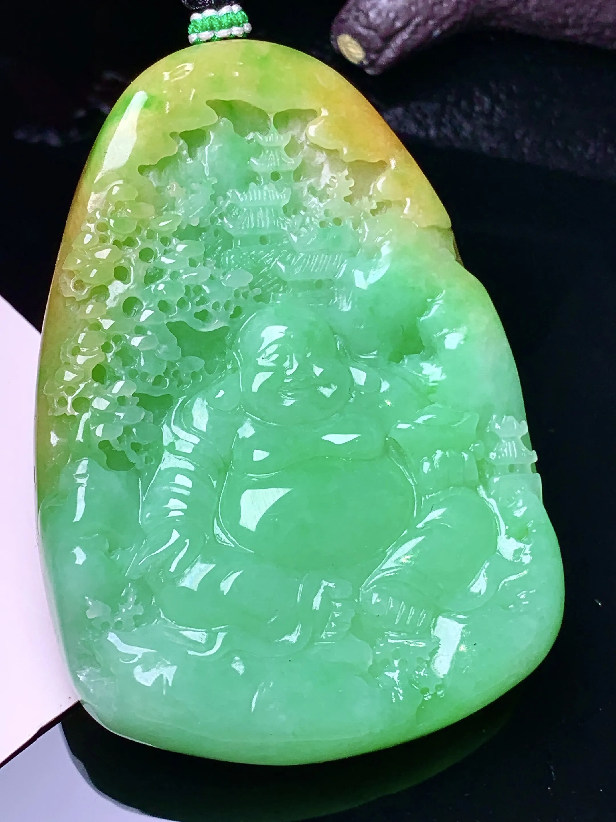 黄绿佛公吊坠 玉质细腻 水润亮眼 色泽艳丽 整体尺寸67.3*47.5*13.6