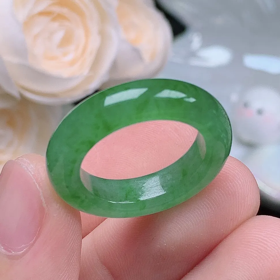 缅甸翡翠老坑冰种水润起胶冰阳绿戒指玉指环  水润通透 尺寸：18.3-5.7-4.4mm 17号圈口