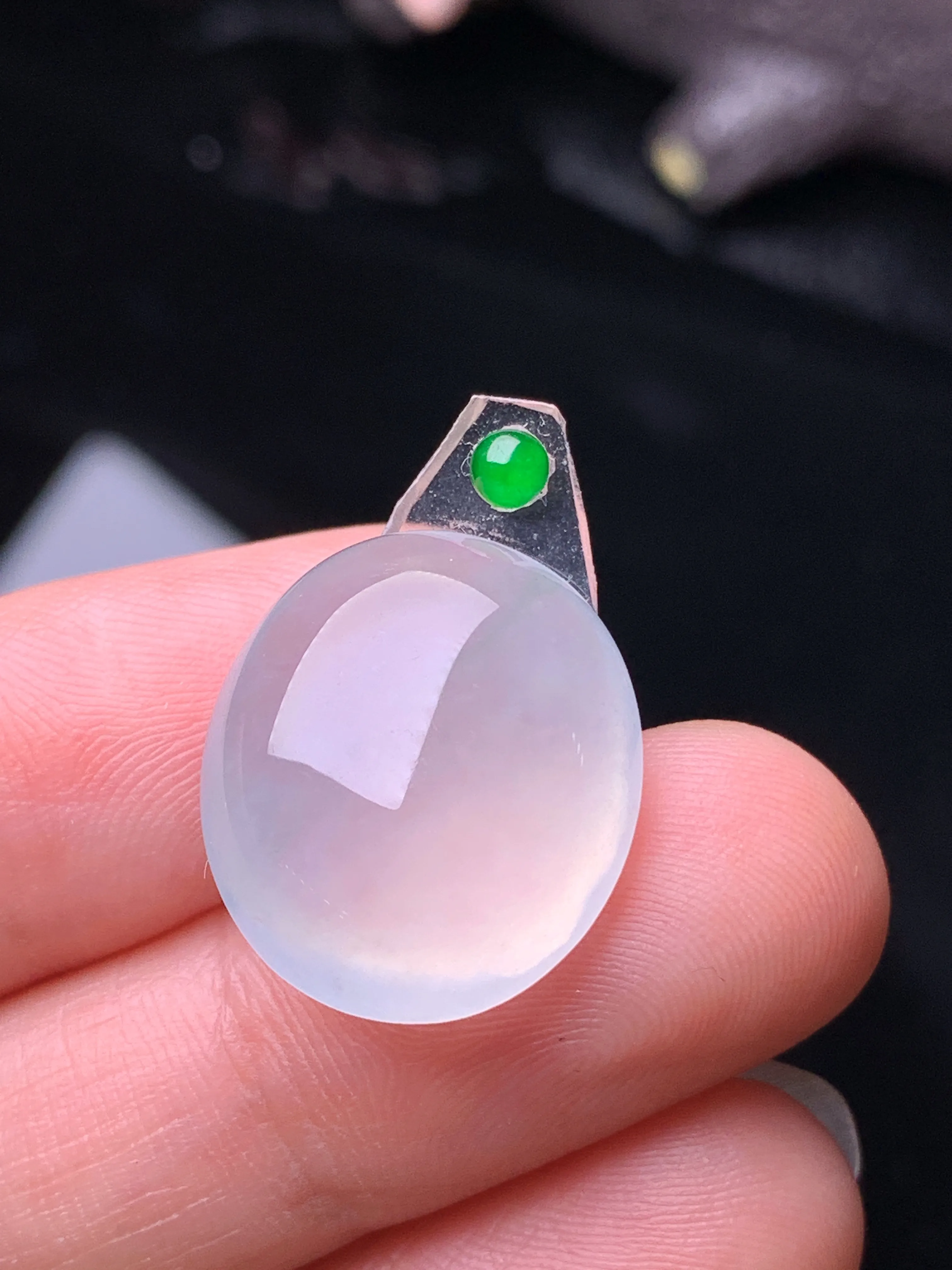 镶嵌 冰种蛋面吊坠 玉质细腻 水润亮眼 色泽艳丽 整体尺寸18*15.7*6.5