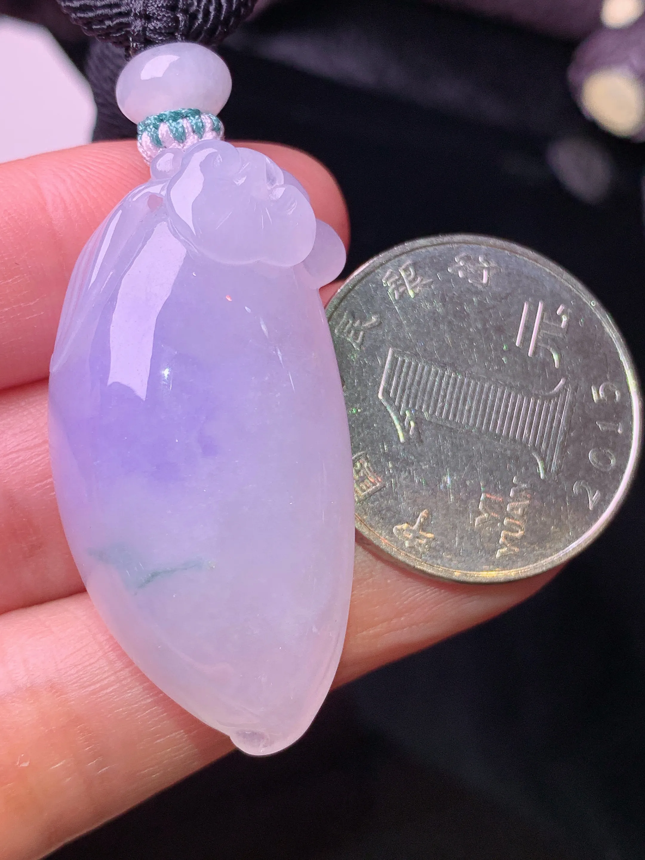 冰紫罗兰福瓜吊坠 玉质细腻 水润亮眼 色泽艳丽 整体尺寸39.5*19.2*11