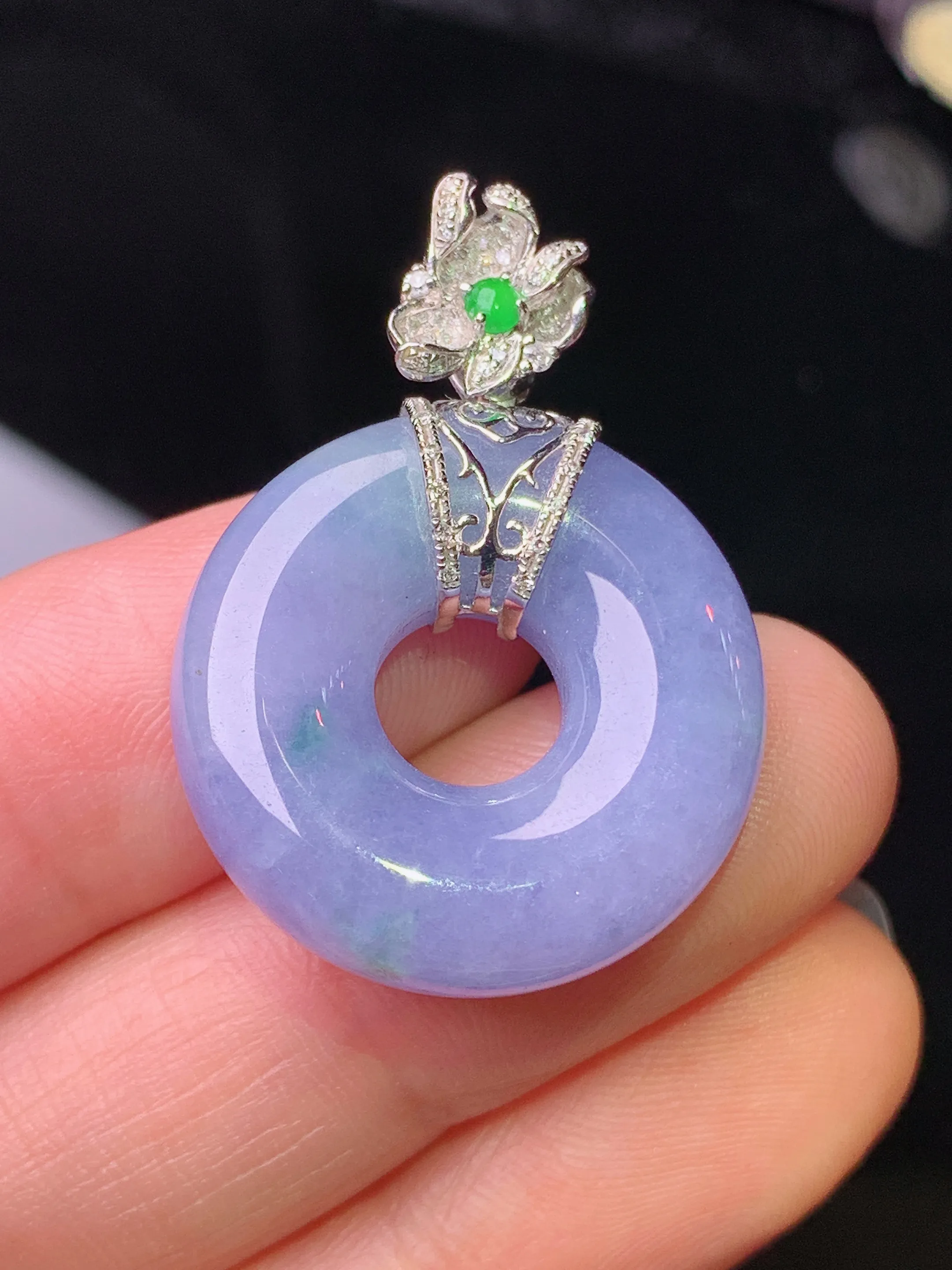 18k金钻镶嵌紫罗兰平安环吊坠 玉质细腻 水润亮眼 色泽艳丽 整体尺寸31.5*25.5*6.8