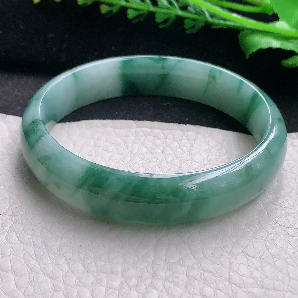 nr自然光57.5*13.2*7.2平安镯 翡翠a货玉手镯飘蓝花宽边珠宝玉手环