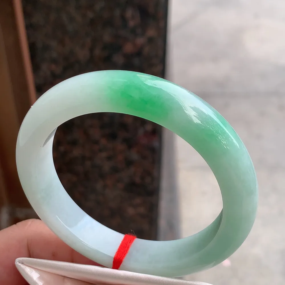 正圈冰糯翠绿 无瑕 尺寸:60.4/13.4/9.4 大圈口