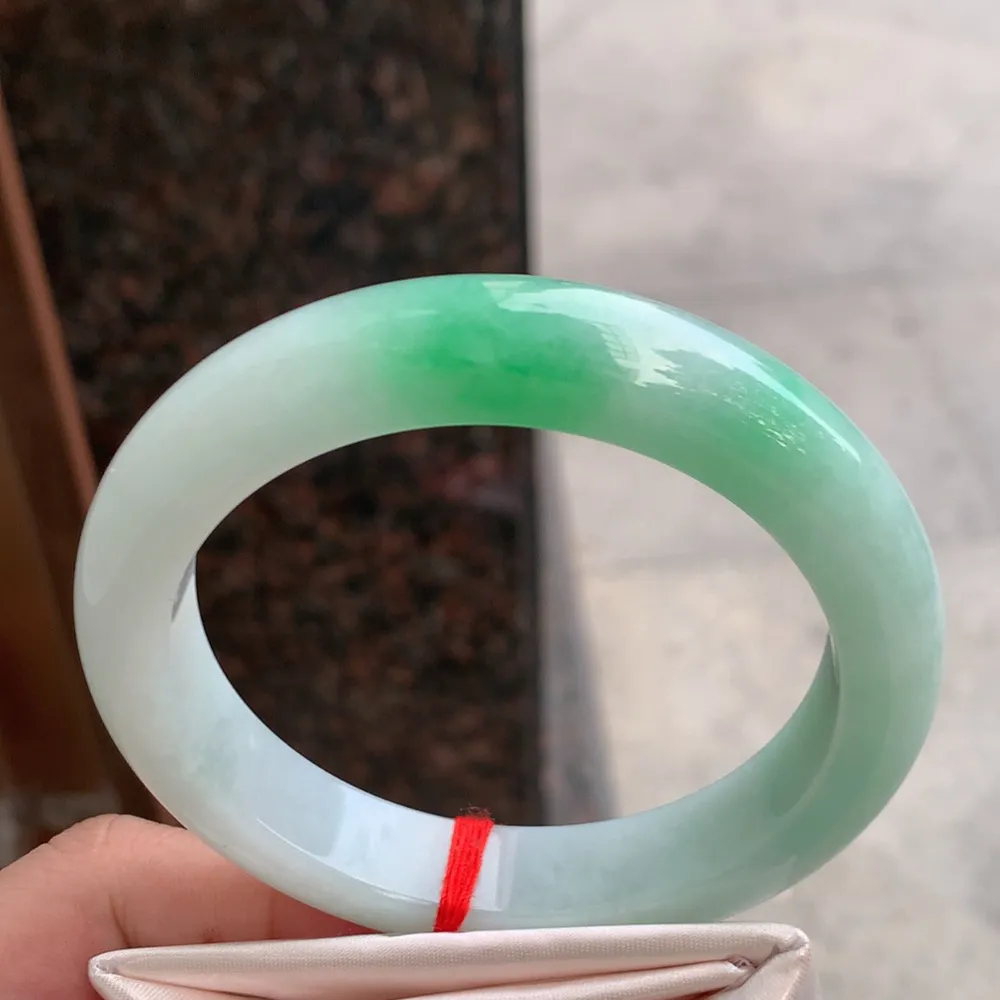 正圈冰糯翠绿 无瑕 尺寸:60.4/13.4/9.4 大圈口