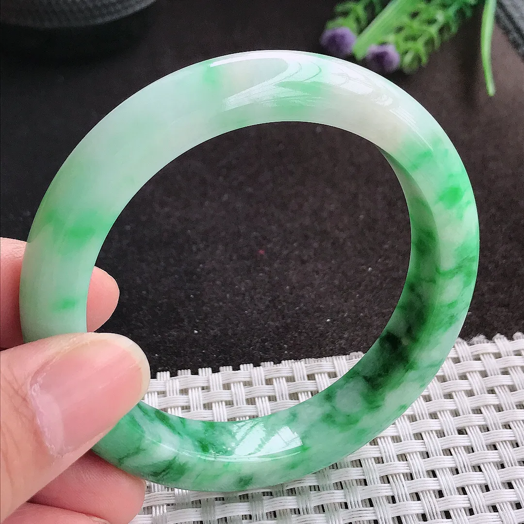 天然A货翡翠56.8/12.3/9.3老坑精美温润辣绿手镯宽边玉镯