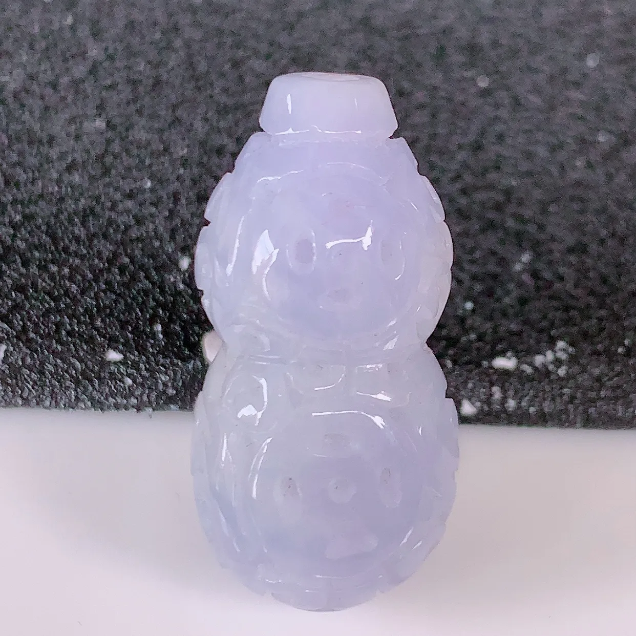 自然光实拍，冰润紫罗兰翡翠葫芦吊坠，葫芦寓意福禄双全，财源滚滚，饱满，清新脱俗，佩戴效果优雅迷人！#