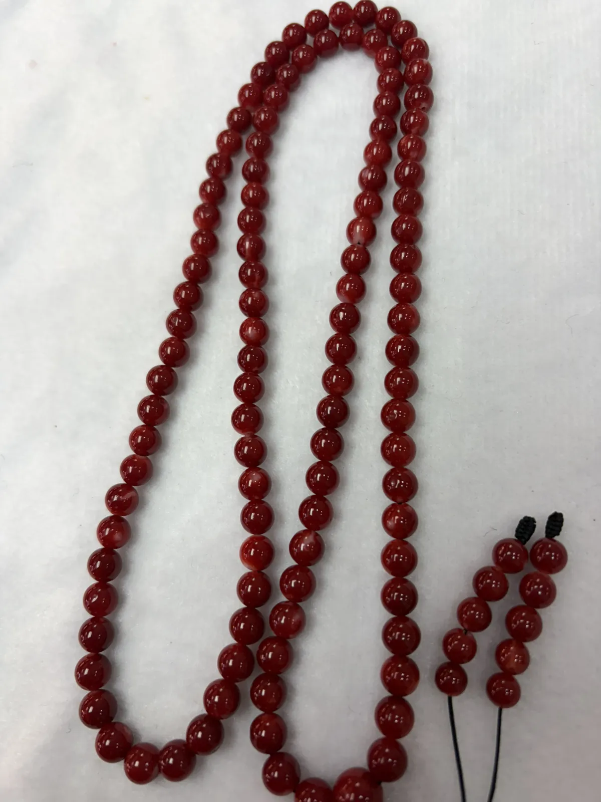 【天然日本阿卡赤血牛血红珊瑚7mm圆珠108粒佛珠链】可遇不可求！项链手链两用款！日本产地，阿卡材料，赤血牛血红颜色，光泽柔润透亮，直径约6-7mm，重量46.08克，珊瑚本为佛教珍宝，来自深海千年生长，有生长纹，属于有机宝石，气场强大，稀少珍贵！每粒均为天然无添加无修补！少虫眼少白芯！收藏精品！传承宝贝！