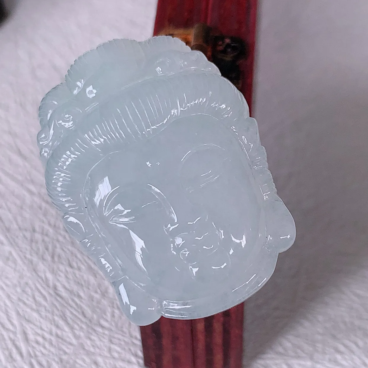 自然光实拍，冰胶翡翠观音头吊坠，冰透亮泽，美观亮丽，观音面相端庄#85.13