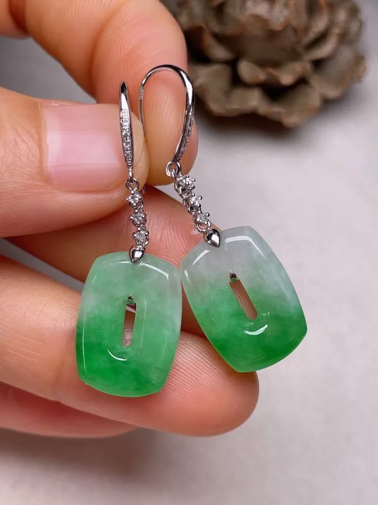 冰糯种辣色福贝耳坠、真金真钻镶嵌，种水好，玉质细腻 .裸石尺寸 17.3*12.3