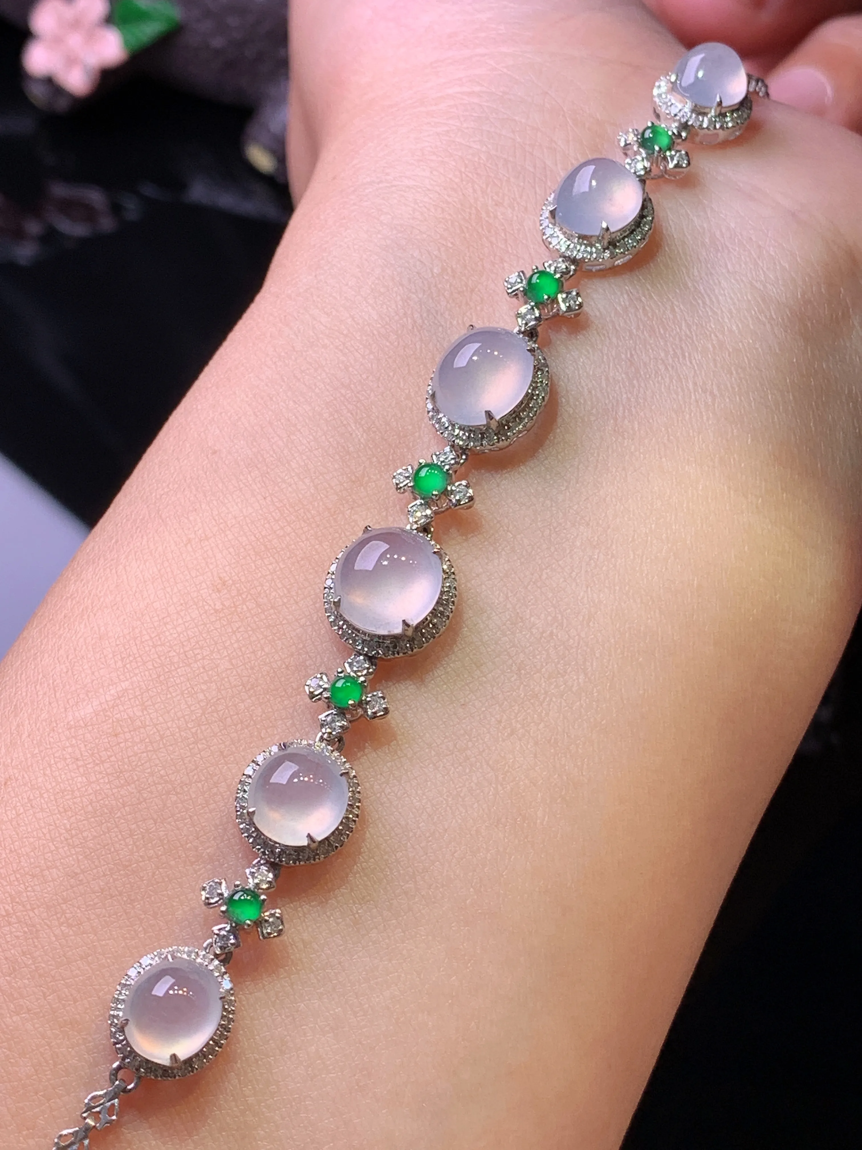 18k金钻镶嵌冰种蛋面手链 玉质细腻 水润亮眼 色泽艳丽 整体尺寸94.3*9*7.2