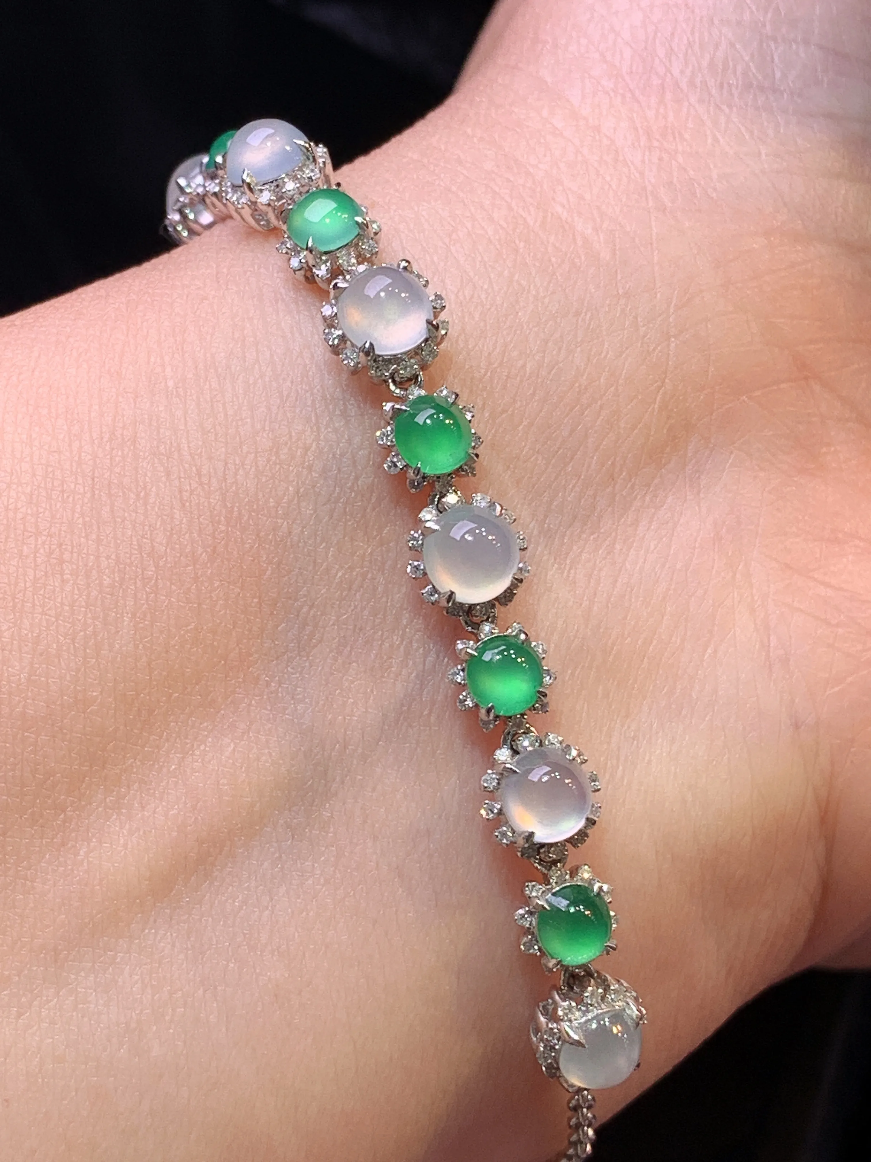 18k金钻镶嵌冰绿蛋面手链 玉质细腻 水润亮眼 色泽艳丽 整体尺寸72*6.3*5.8