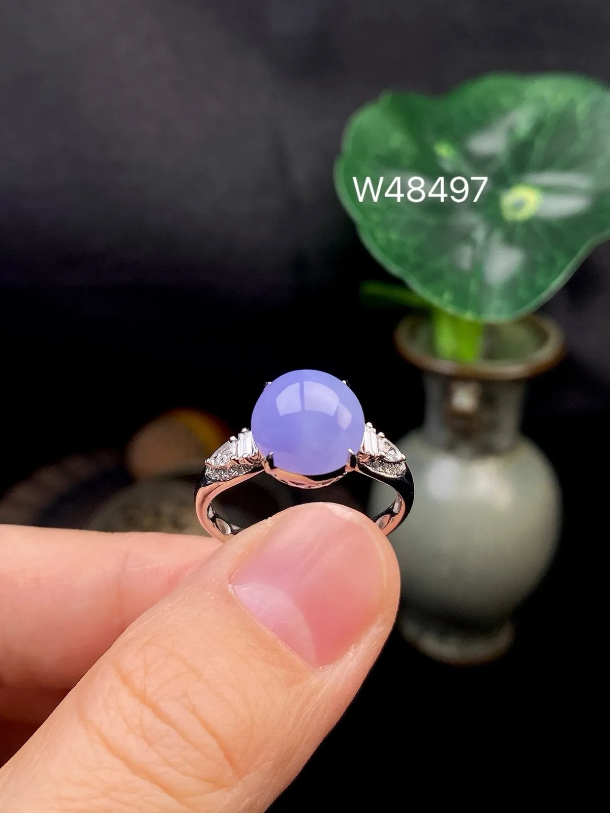 【冰种紫蛋面戒指】质地细腻，饱满度很好，晶莹剔透，18k金钻镶嵌，裸石尺寸9.4*9.2*5.3毫米